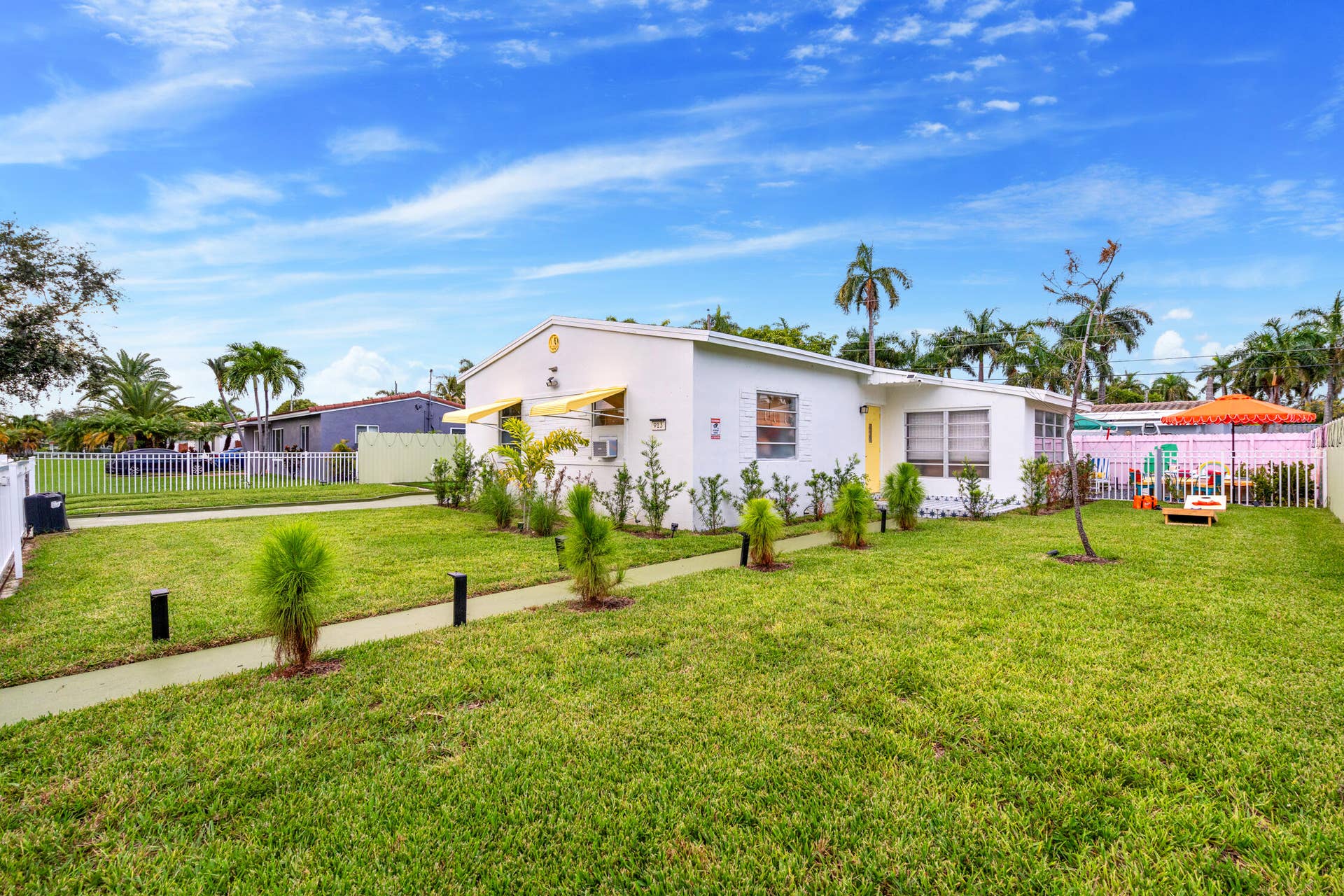 913 NE 2ND Court, Hallandale Beach, FL 33009 Hallandale Sunshine - House Exterior (2)