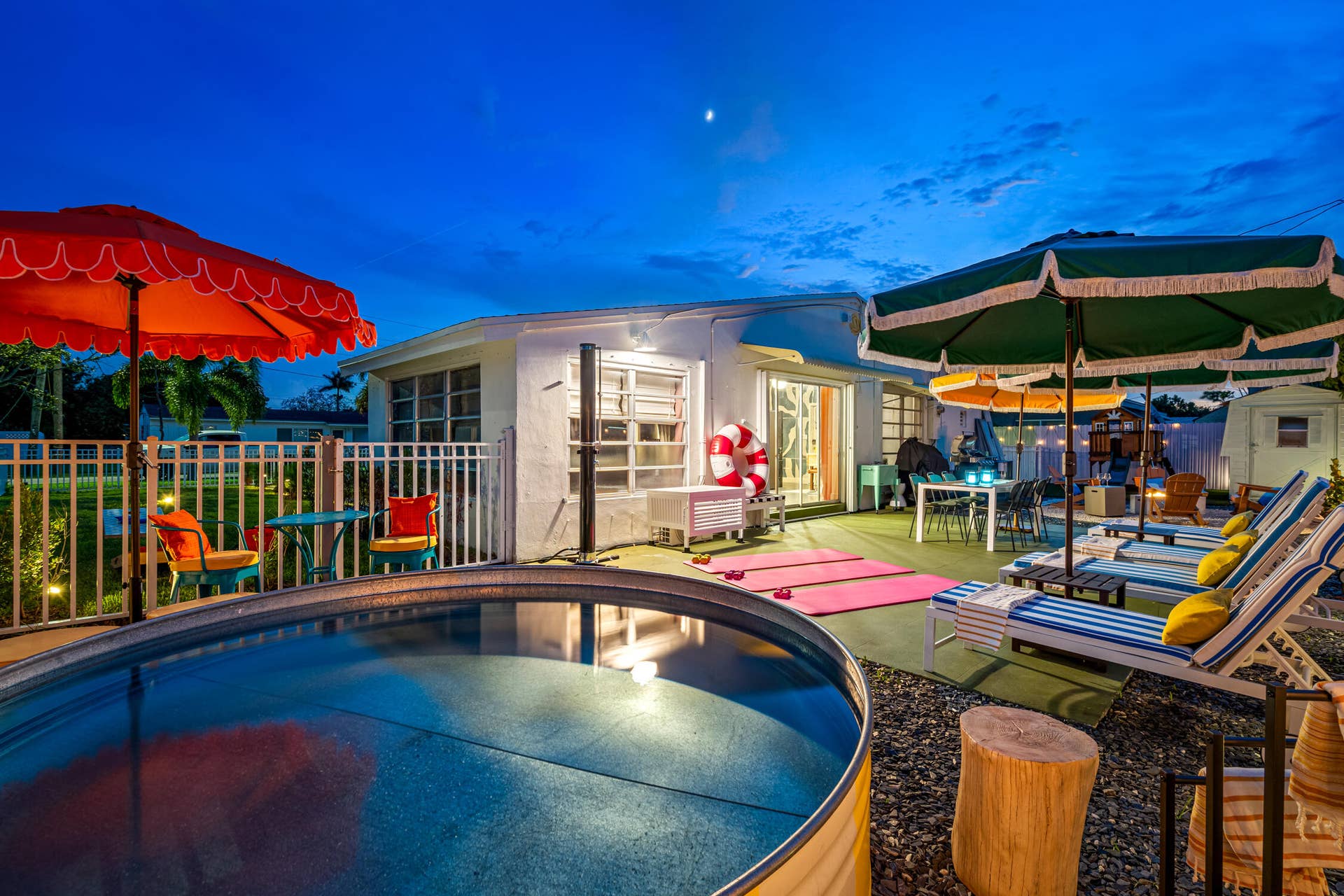 913 NE 2ND Court, Hallandale Beach, FL 33009 Hallandale Sunshine - Outdoor at night (