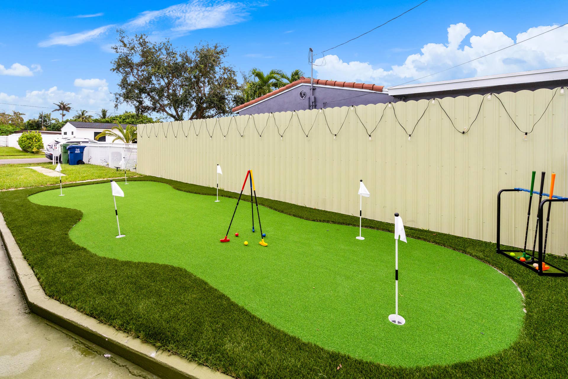 913 NE 2ND Court, Hallandale Beach, FL 33009 Hallandale Sunshine - Putting Green
