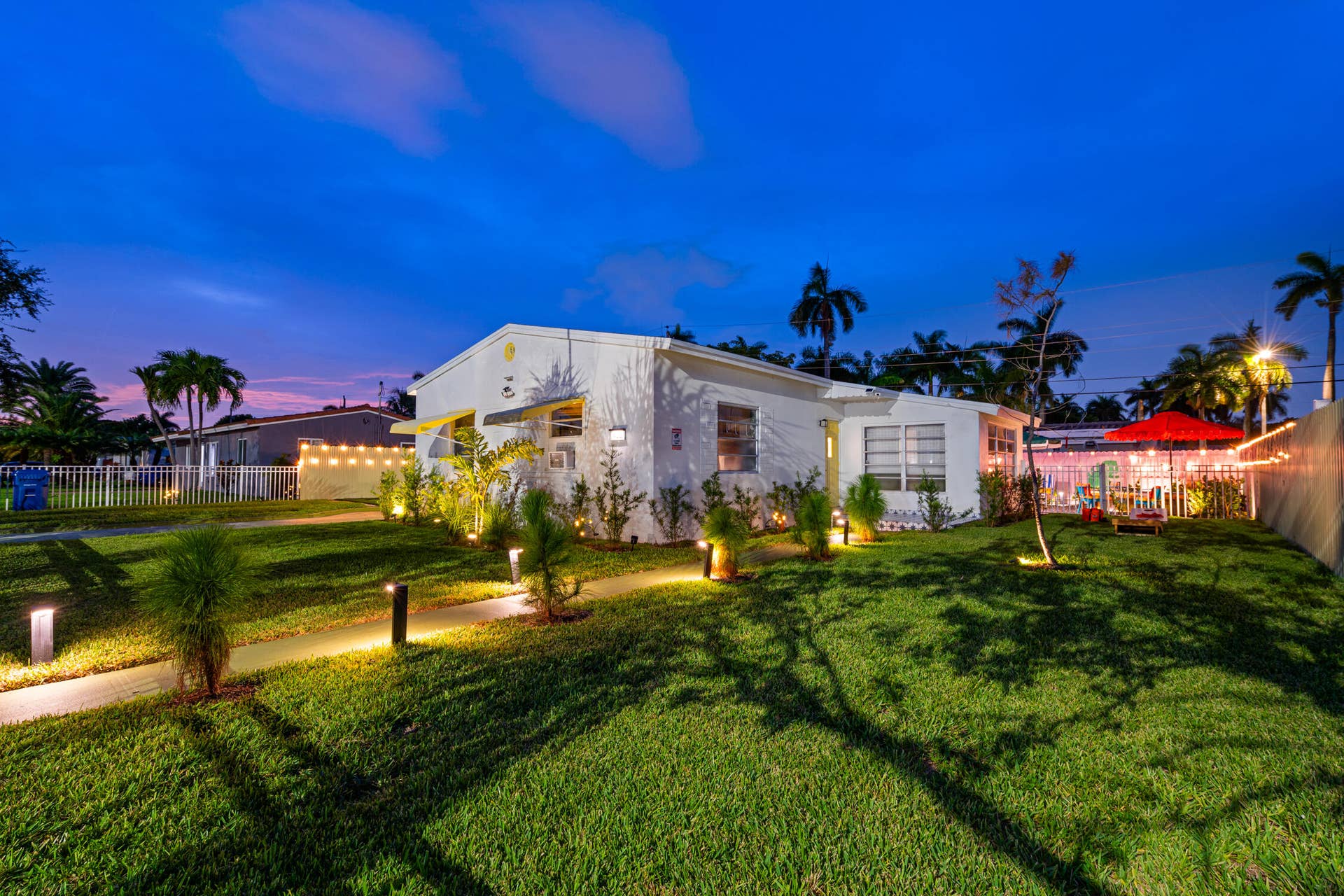 913 NE 2ND Court, Hallandale Beach, FL 33009 Hallandale Sunshine - House exterior at