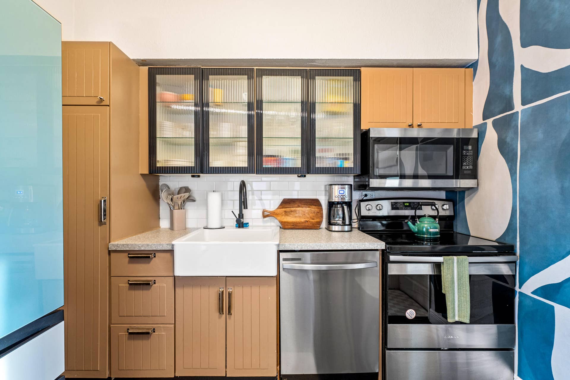 913 NE 2ND Court, Hallandale Beach, FL 33009 Hallandale Sunshine - Kitchen (1)