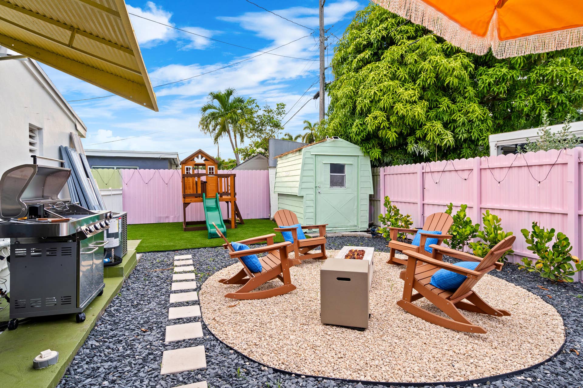 913 NE 2ND Court, Hallandale Beach, FL 33009 Hallandale Sunshine - Outdoor Firepit