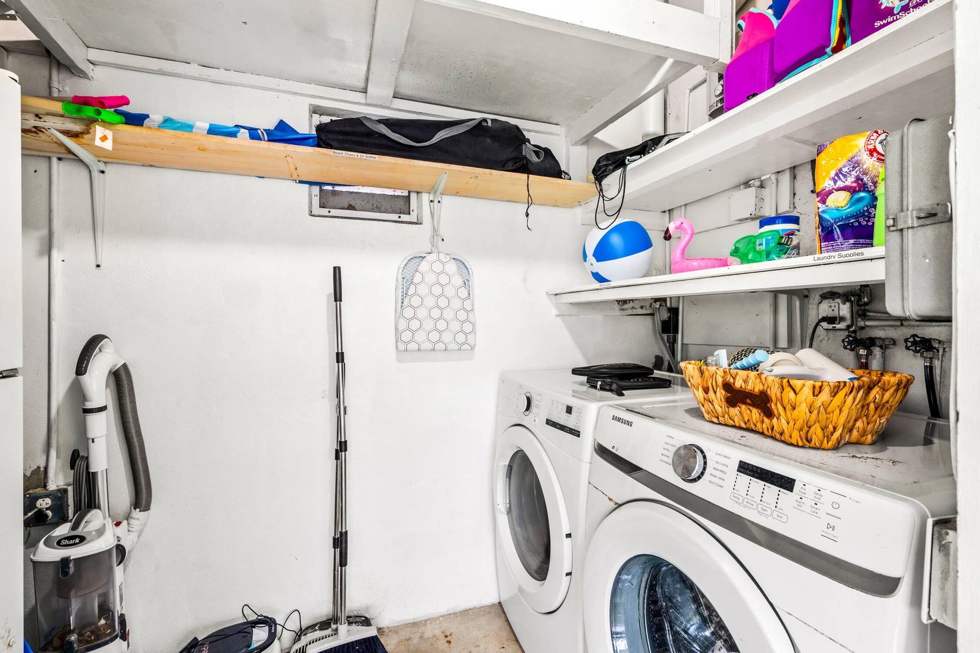 913 NE 2ND Court, Hallandale Beach, FL 33009 Hallandale Sunshine - Laundry Area