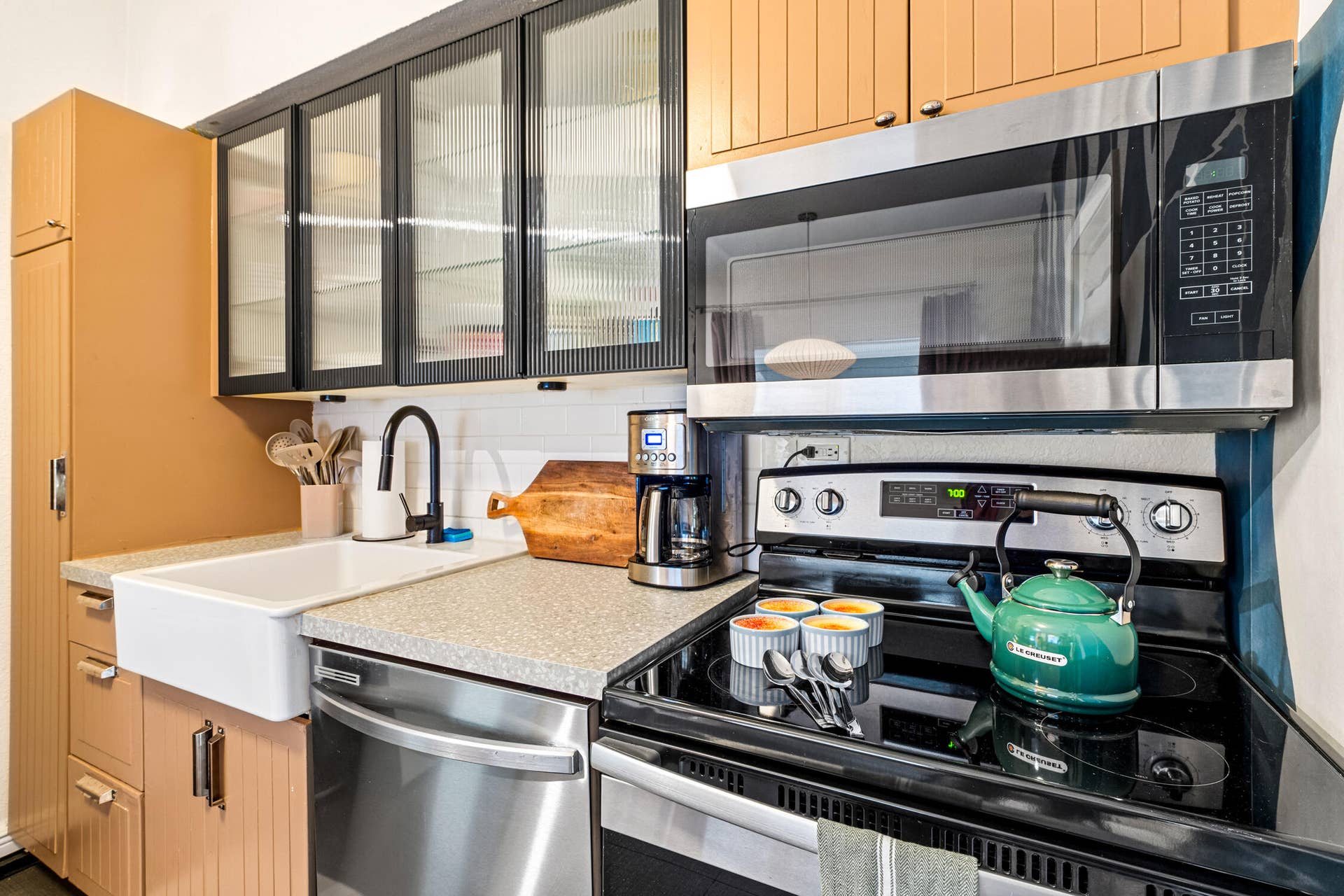913 NE 2ND Court, Hallandale Beach, FL 33009 Hallandale Sunshine - Kitchenn