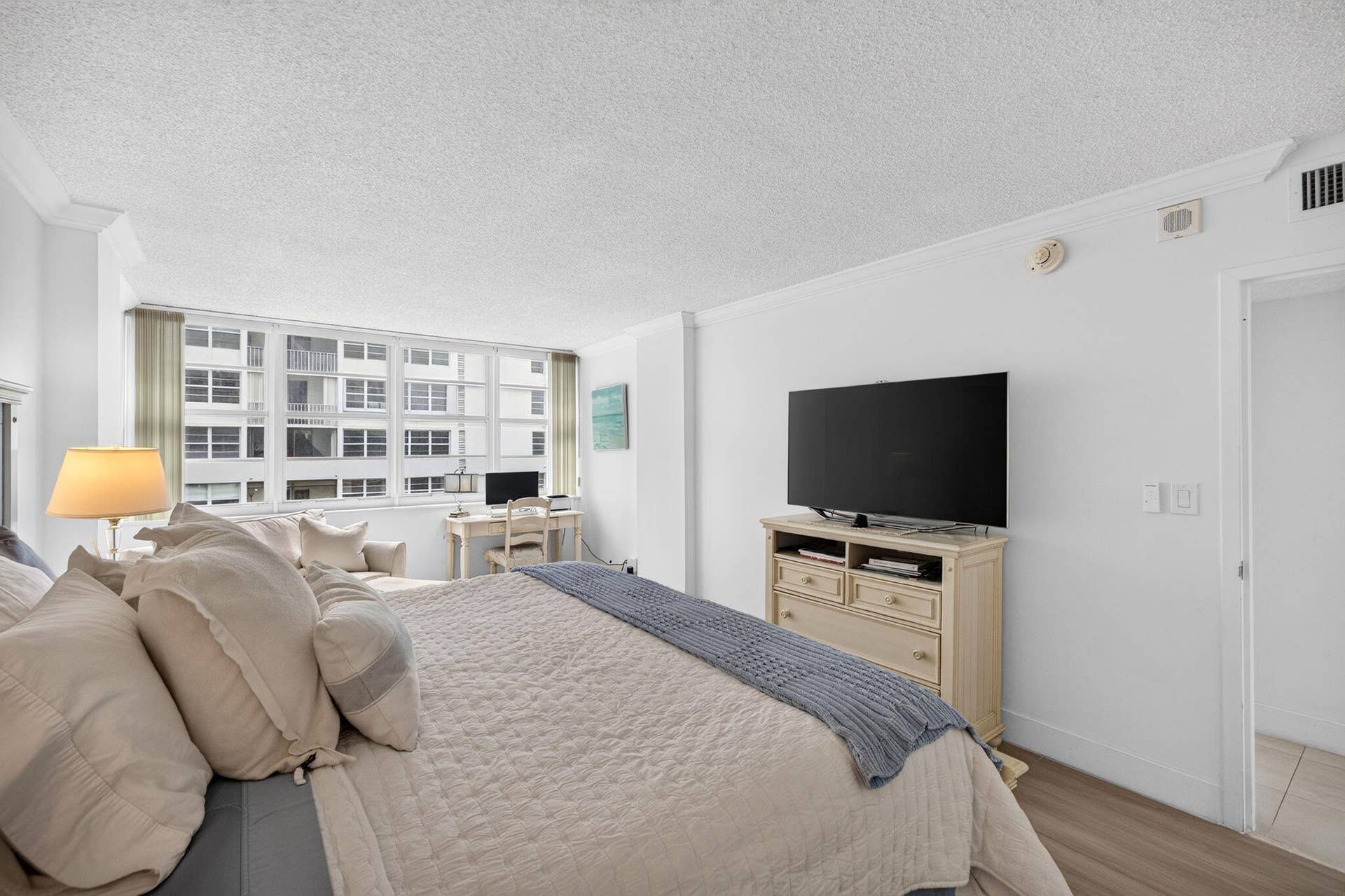 1170 N FEDERAL Highway, #512, Fort Lauderdale, FL 33304 31-web-or-mls-699A5464