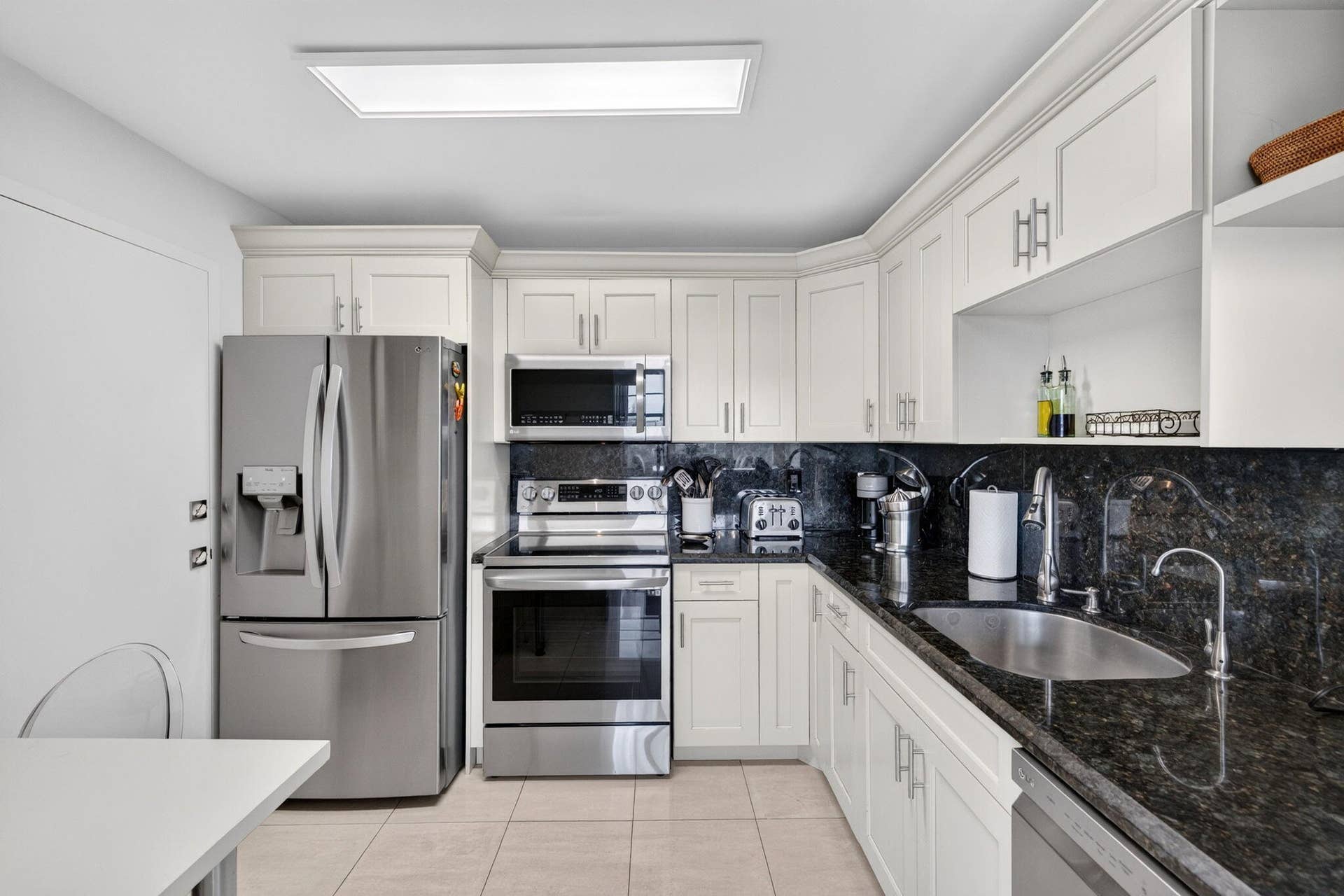 1170 N FEDERAL Highway, #512, Fort Lauderdale, FL 33304 20-web-or-mls-699A5364