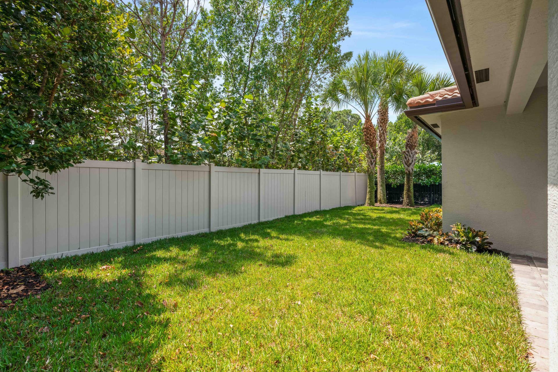 Yard maintenance included in HOA Fees