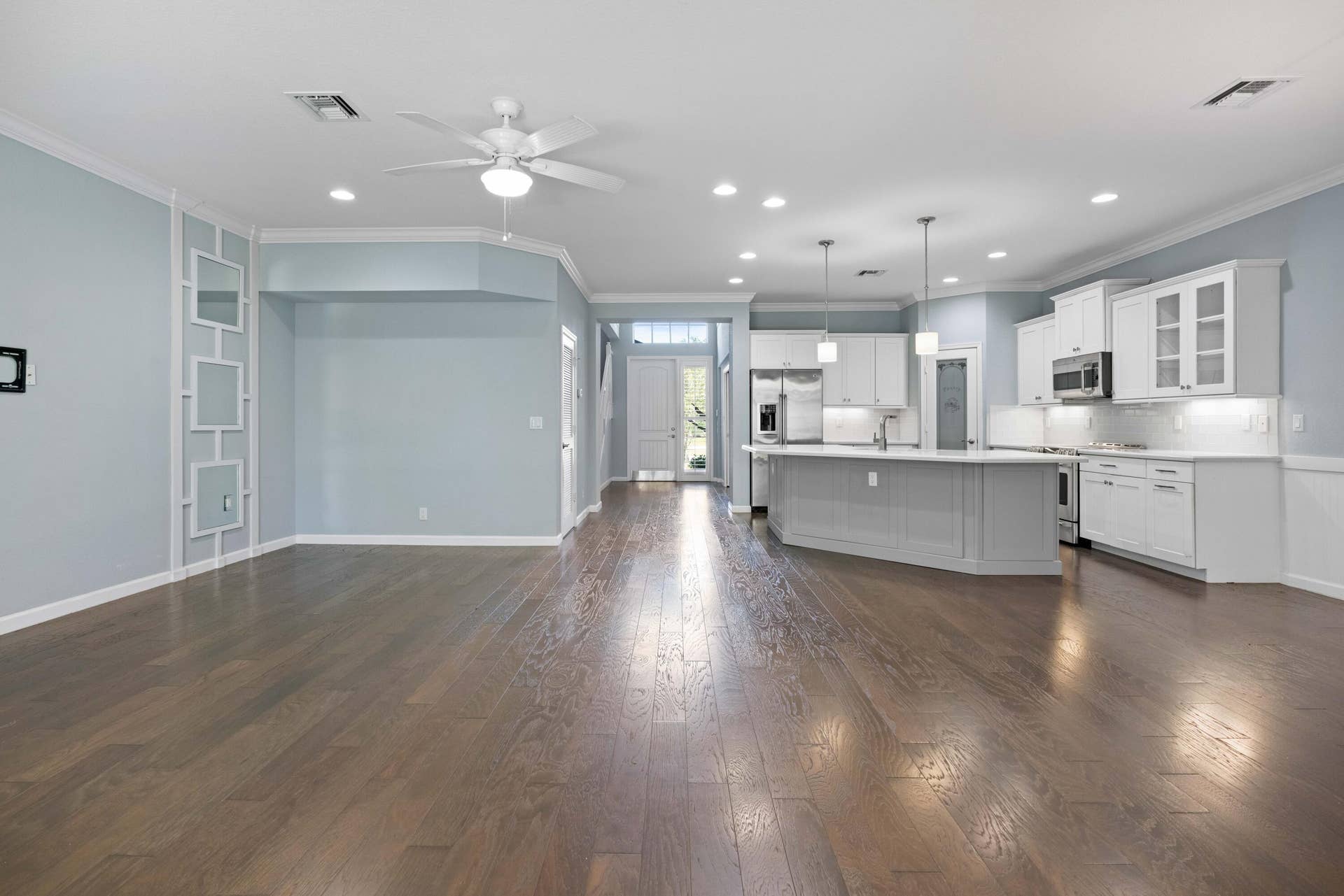 Great Rm into Kitchen