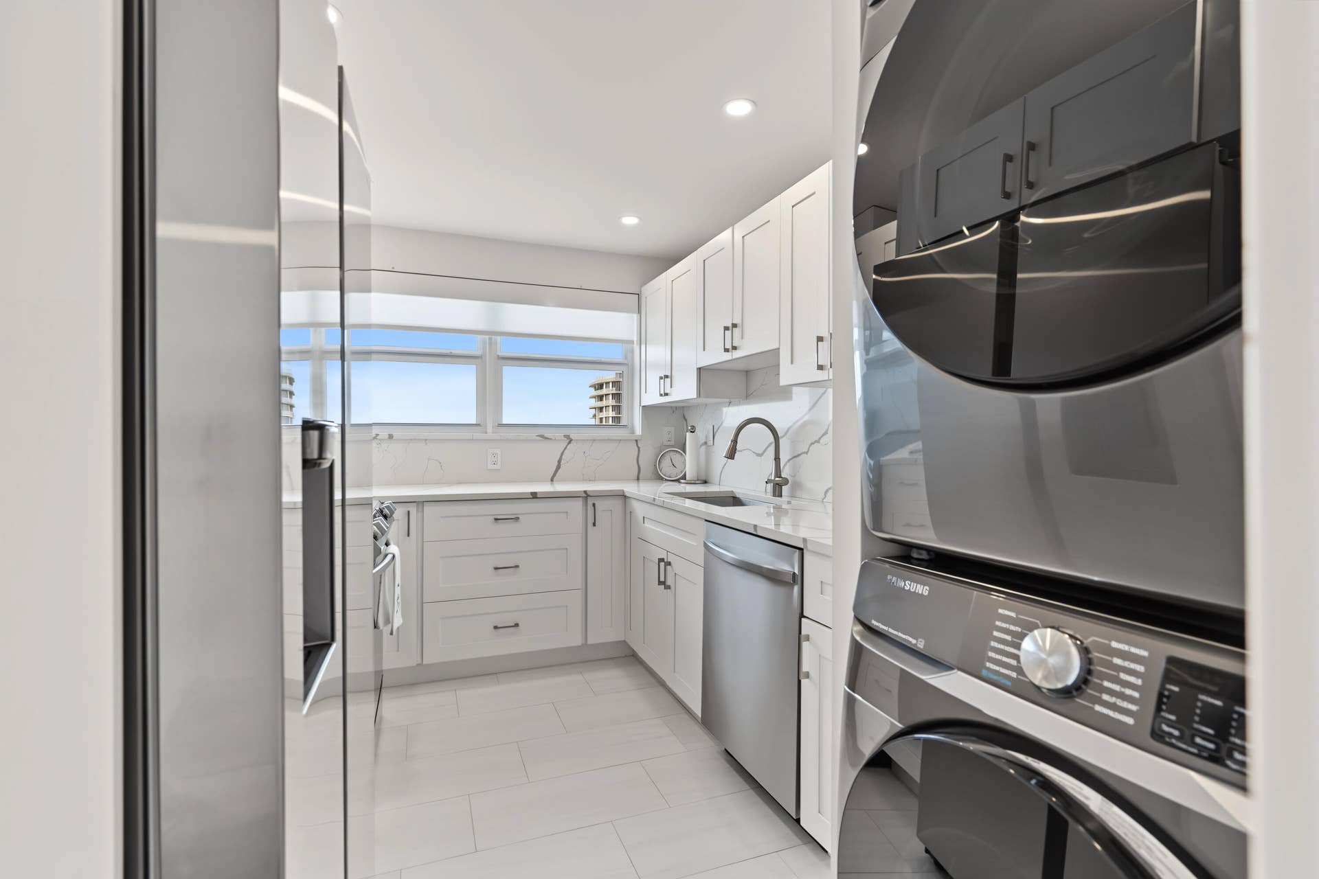 3003 TERRAMAR Street, #1701, Fort Lauderdale, FL 33304 KITCHEN