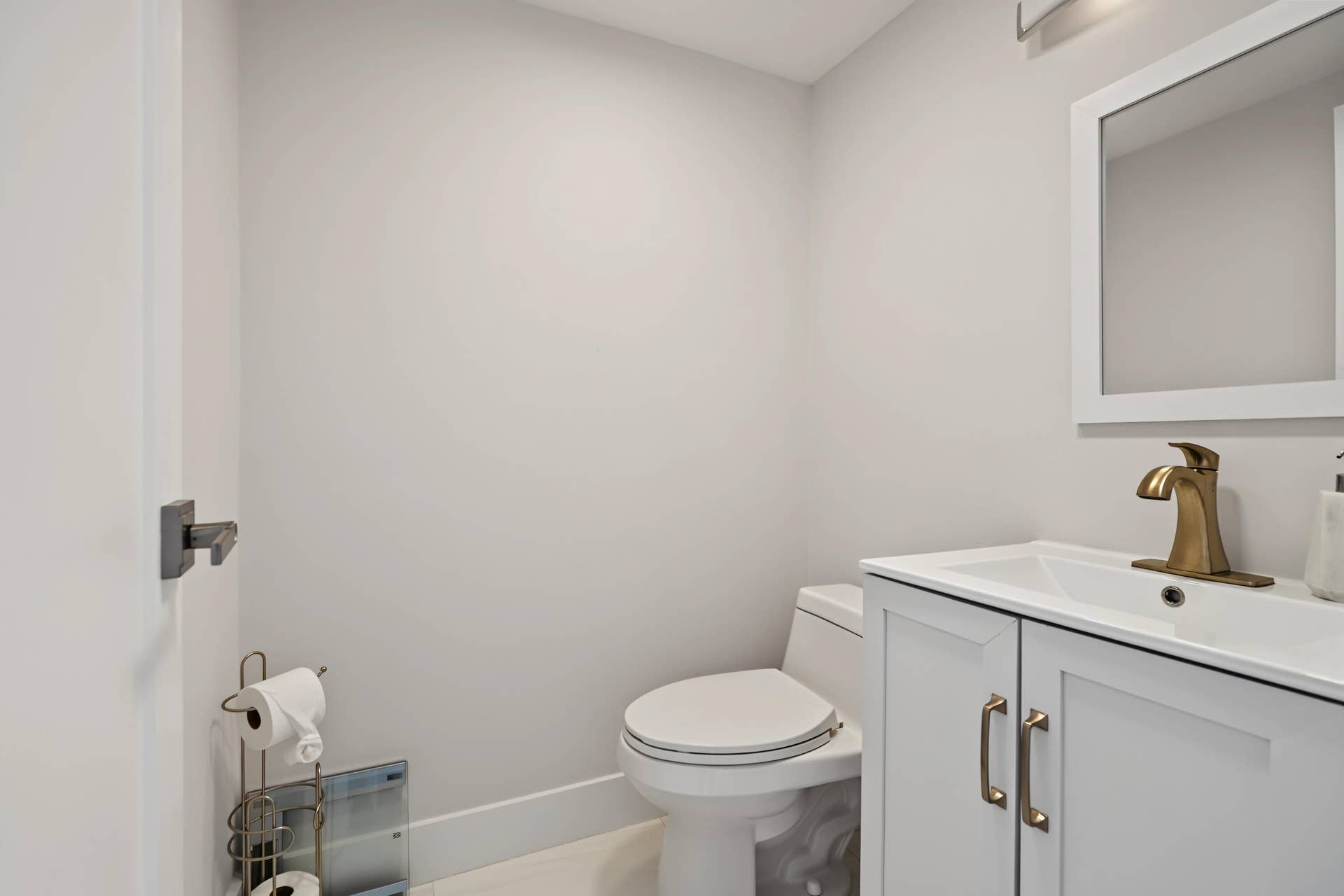 3003 TERRAMAR Street, #1701, Fort Lauderdale, FL 33304 MASTER BATH