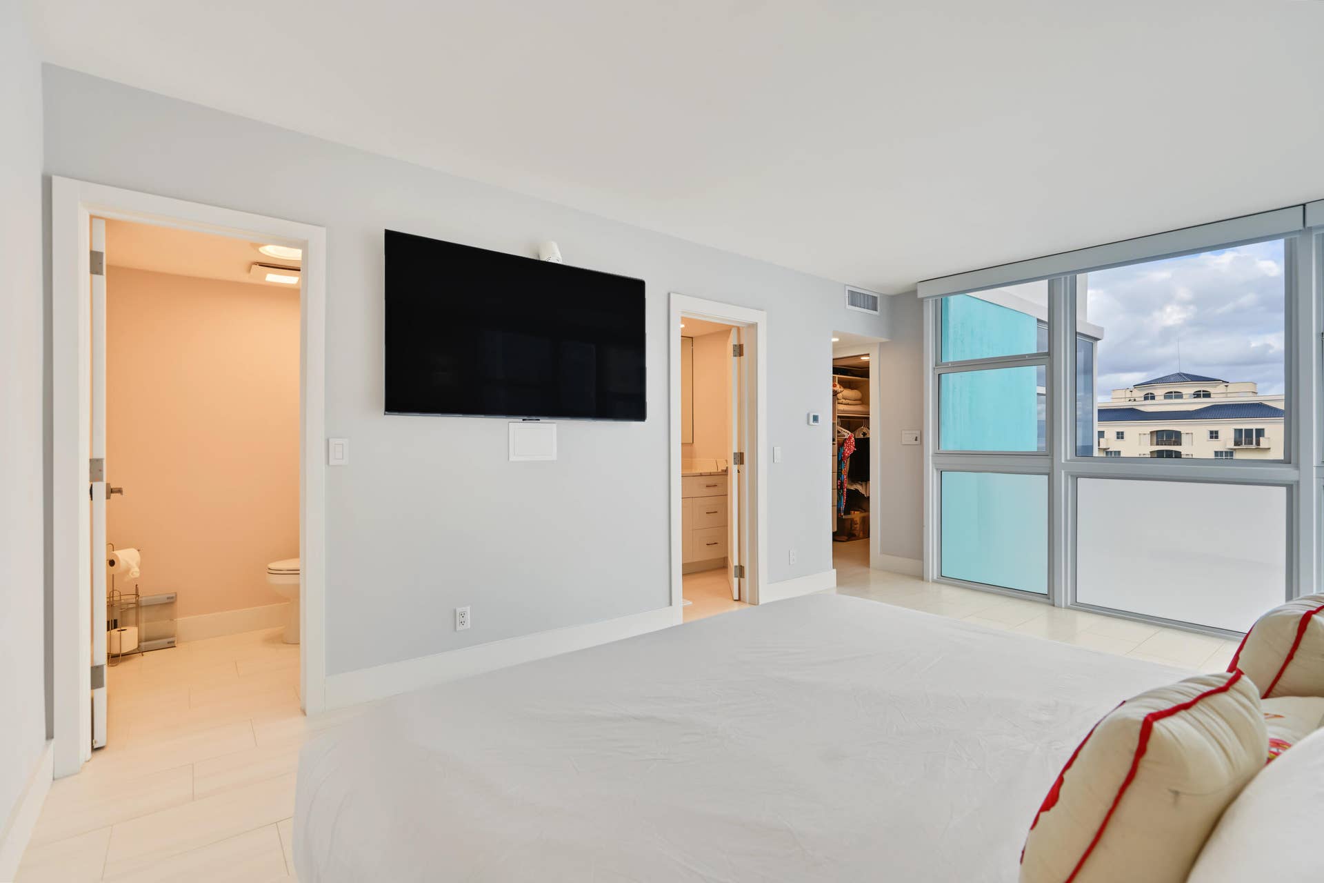 3003 TERRAMAR Street, #1701, Fort Lauderdale, FL 33304 MASTER