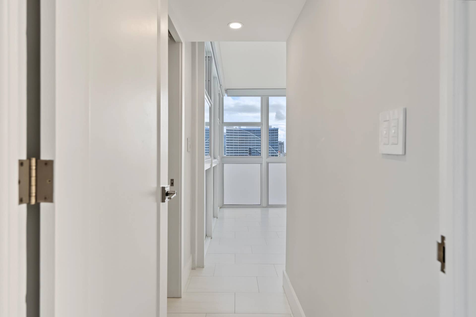 3003 TERRAMAR Street, #1701, Fort Lauderdale, FL 33304 HALLWAY