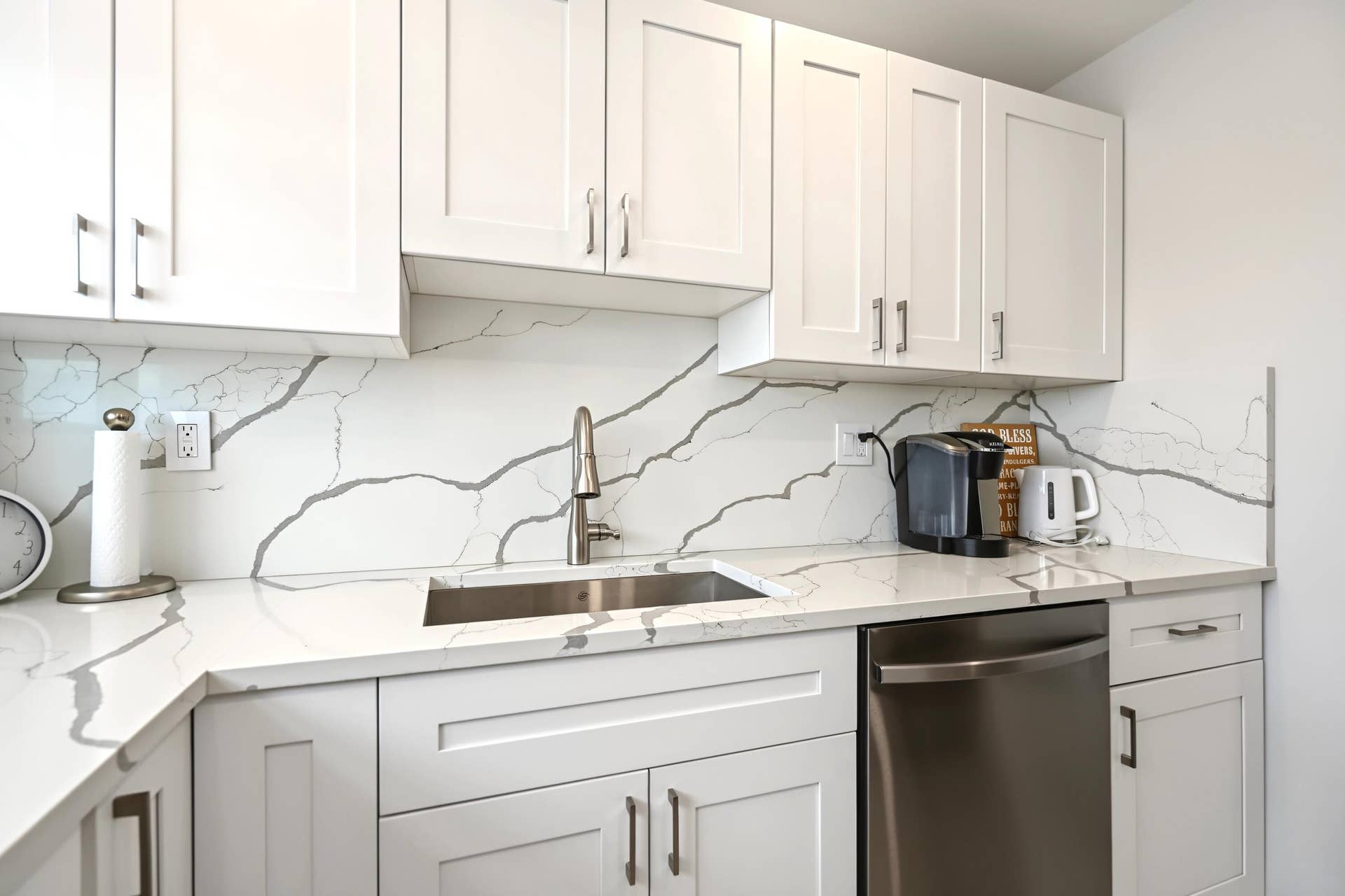 3003 TERRAMAR Street, #1701, Fort Lauderdale, FL 33304 KITCHEN