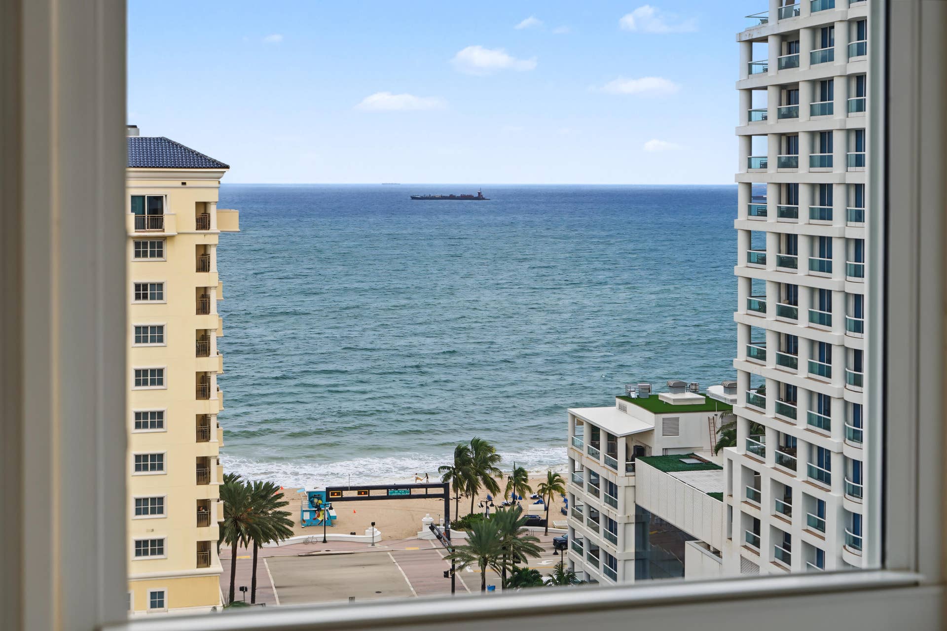 3003 TERRAMAR Street, #1701, Fort Lauderdale, FL 33304 KITCHEN VIEW