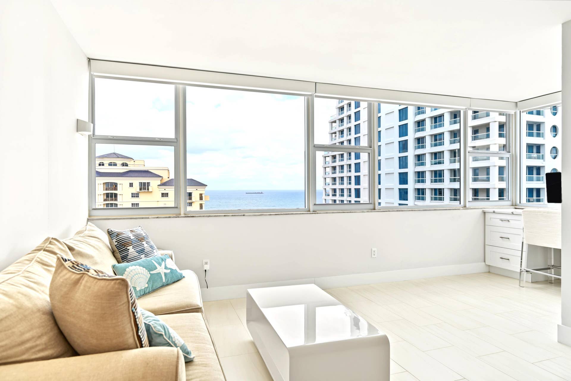 3003 TERRAMAR Street, #1701, Fort Lauderdale, FL 33304 LIVING ROOM
