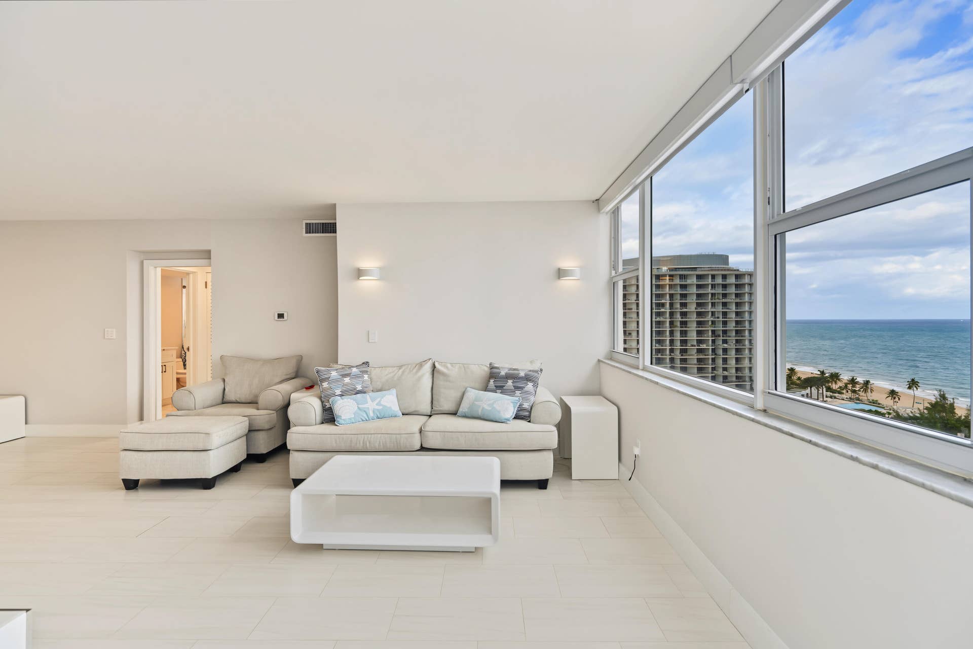 3003 TERRAMAR Street, #1701, Fort Lauderdale, FL 33304 LIVING ROOM