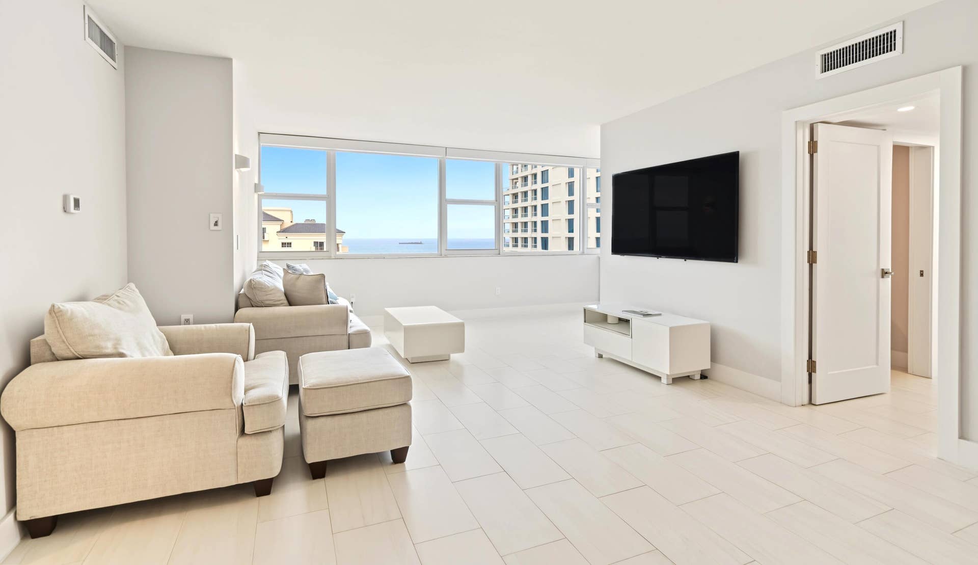 3003 TERRAMAR Street, #1701, Fort Lauderdale, FL 33304 LIVING ROOM