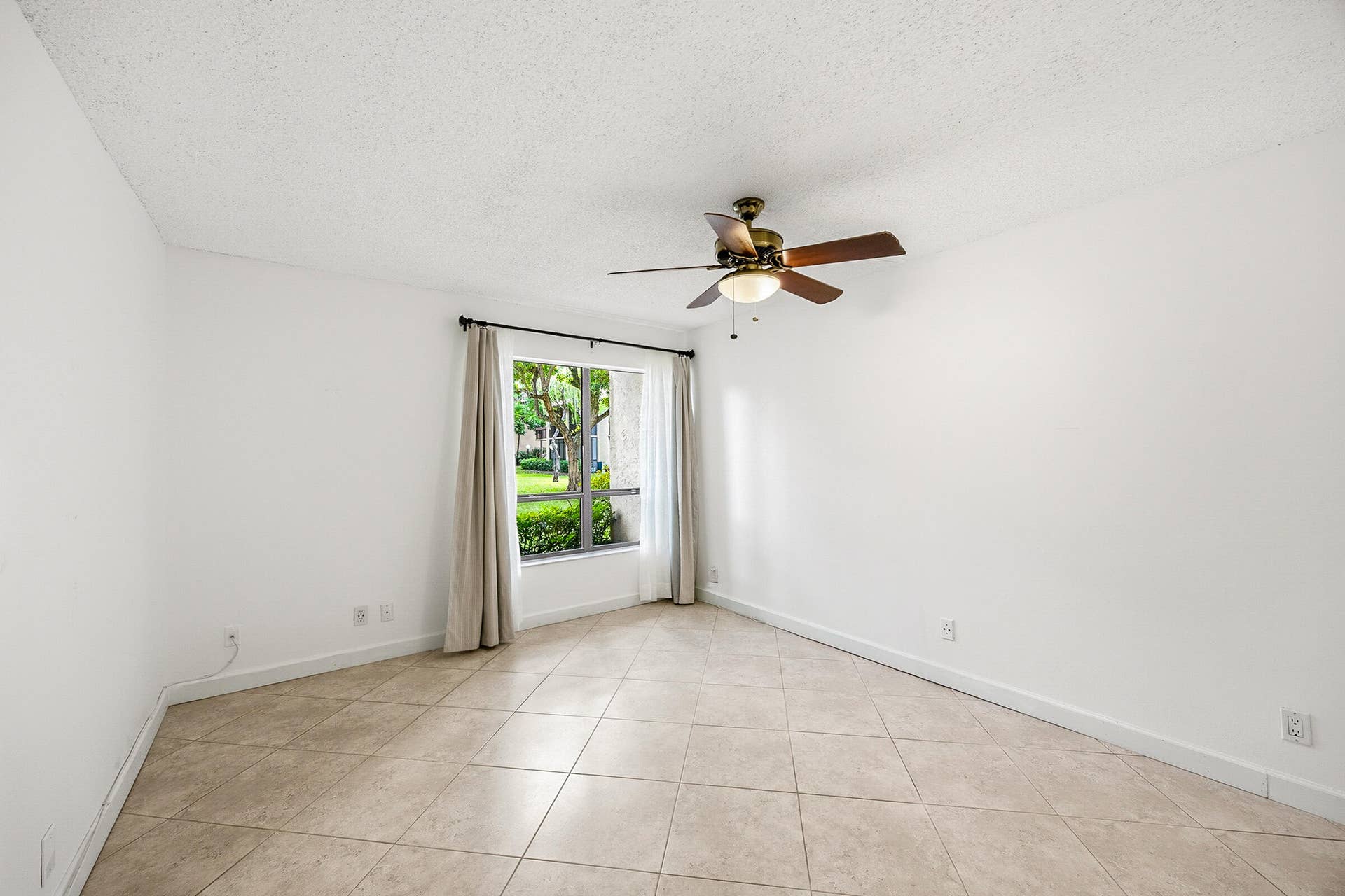 2225 SW 15TH Street, #223, Deerfield Beach, FL 33442 EO2A4209-HDR