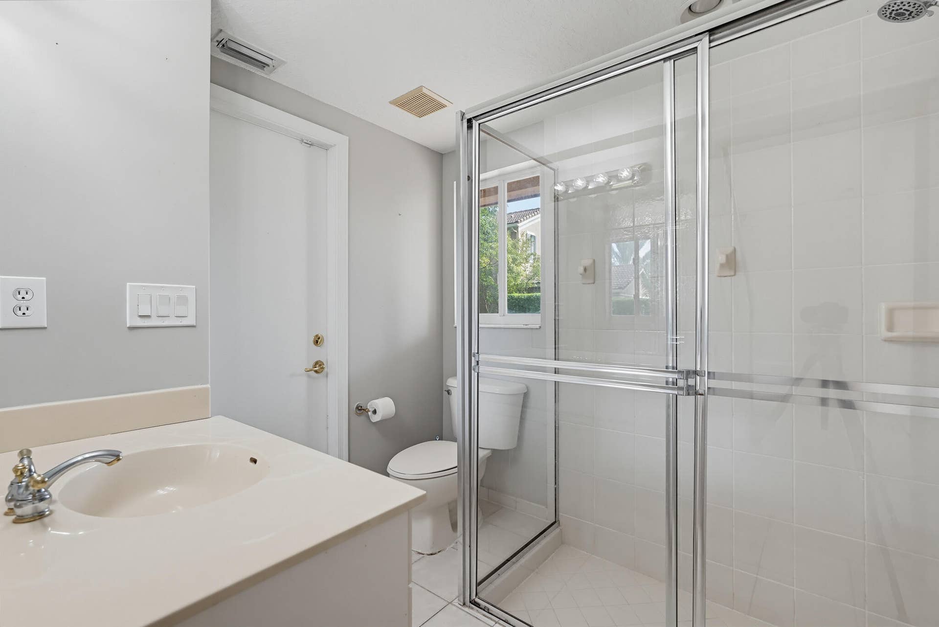 122 SARONA Circle, Royal Palm Beach, FL 33411 DSC08304