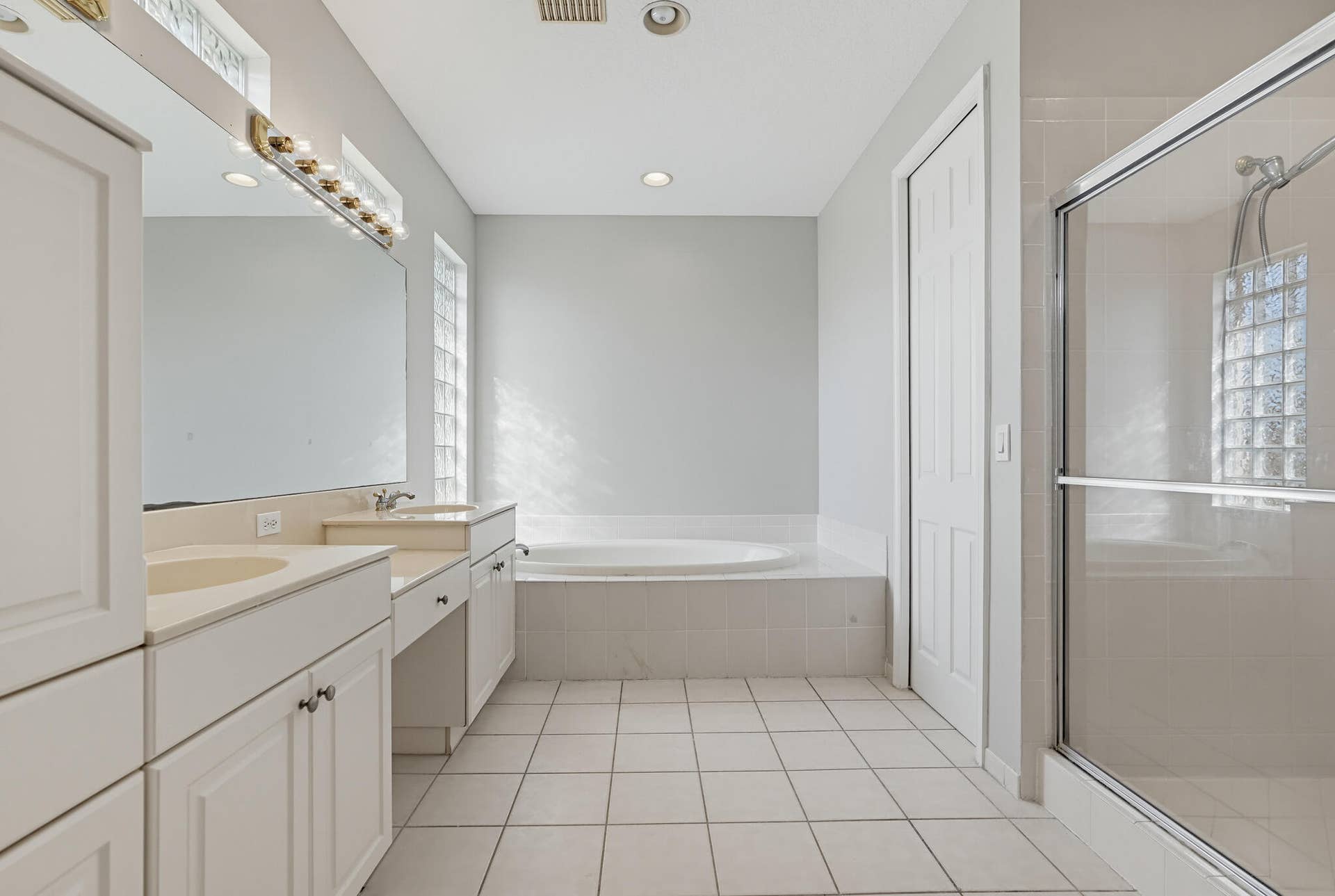 122 SARONA Circle, Royal Palm Beach, FL 33411 DSC08404
