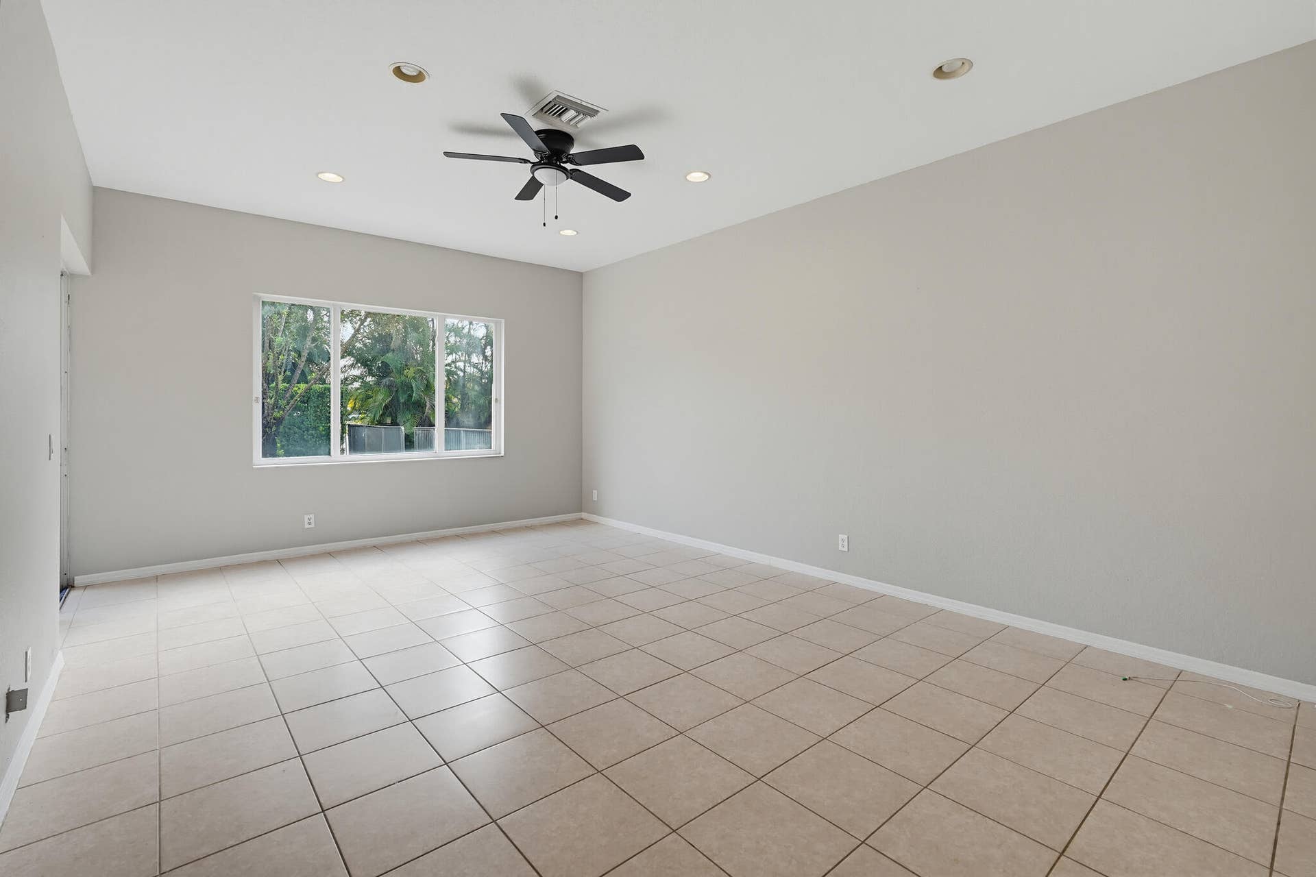 122 SARONA Circle, Royal Palm Beach, FL 33411 DSC08329