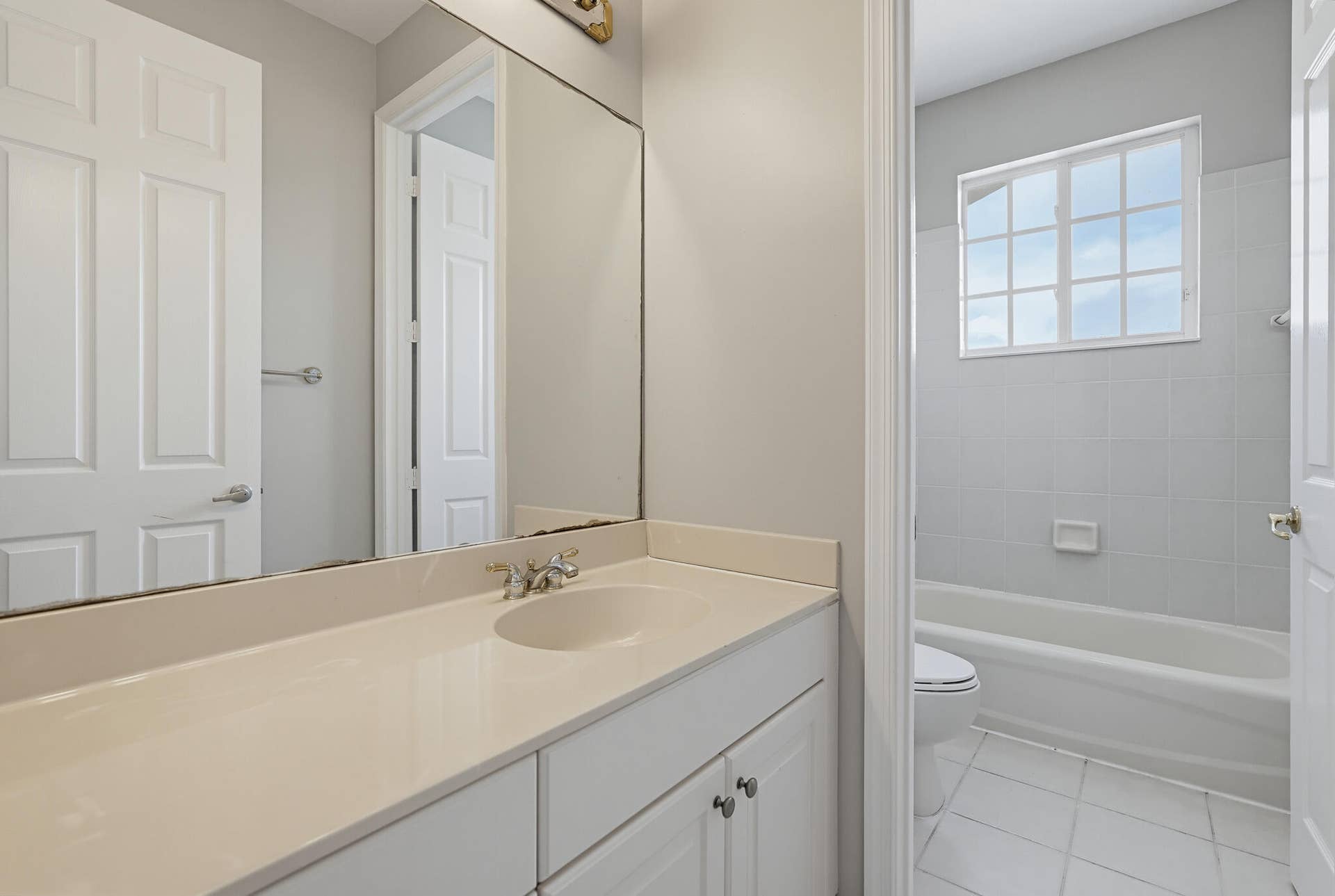 122 SARONA Circle, Royal Palm Beach, FL 33411 DSC08454