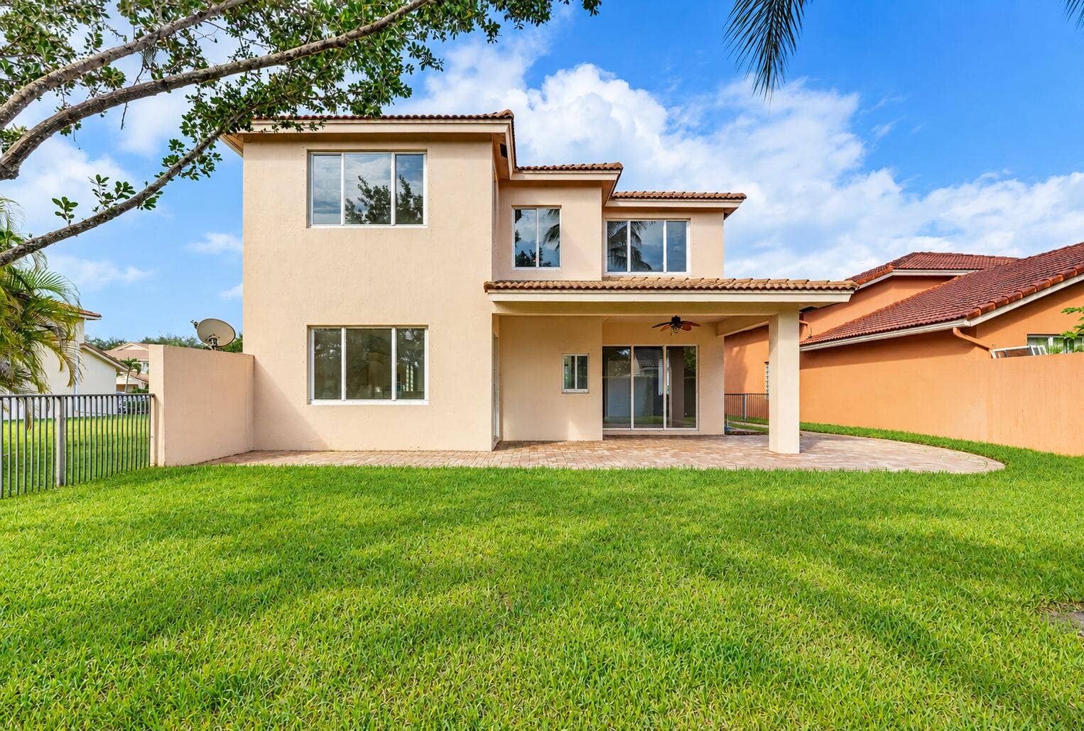 122 SARONA Circle, Royal Palm Beach, FL 33411 SC10