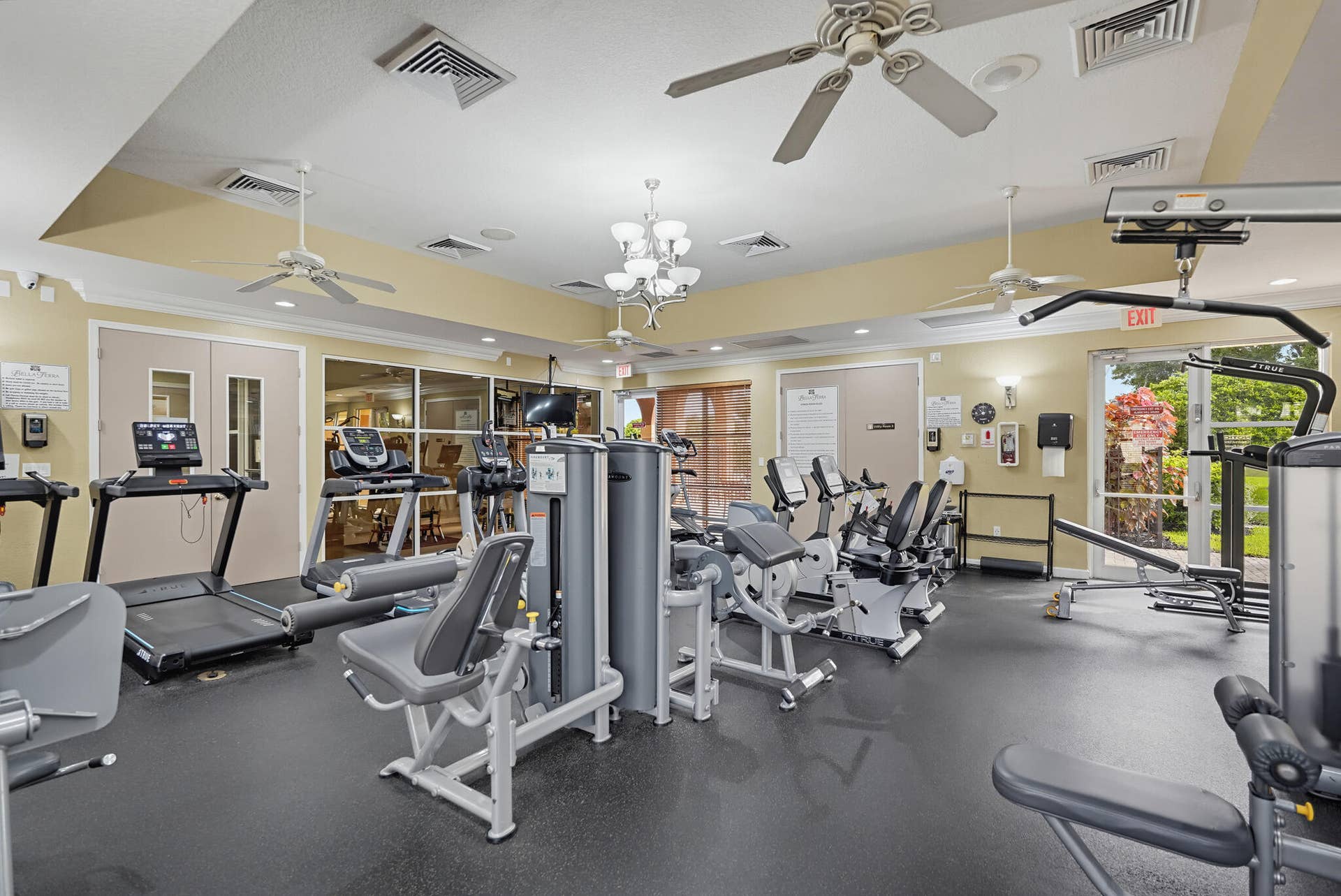 122 SARONA Circle, Royal Palm Beach, FL 33411 DSC08484