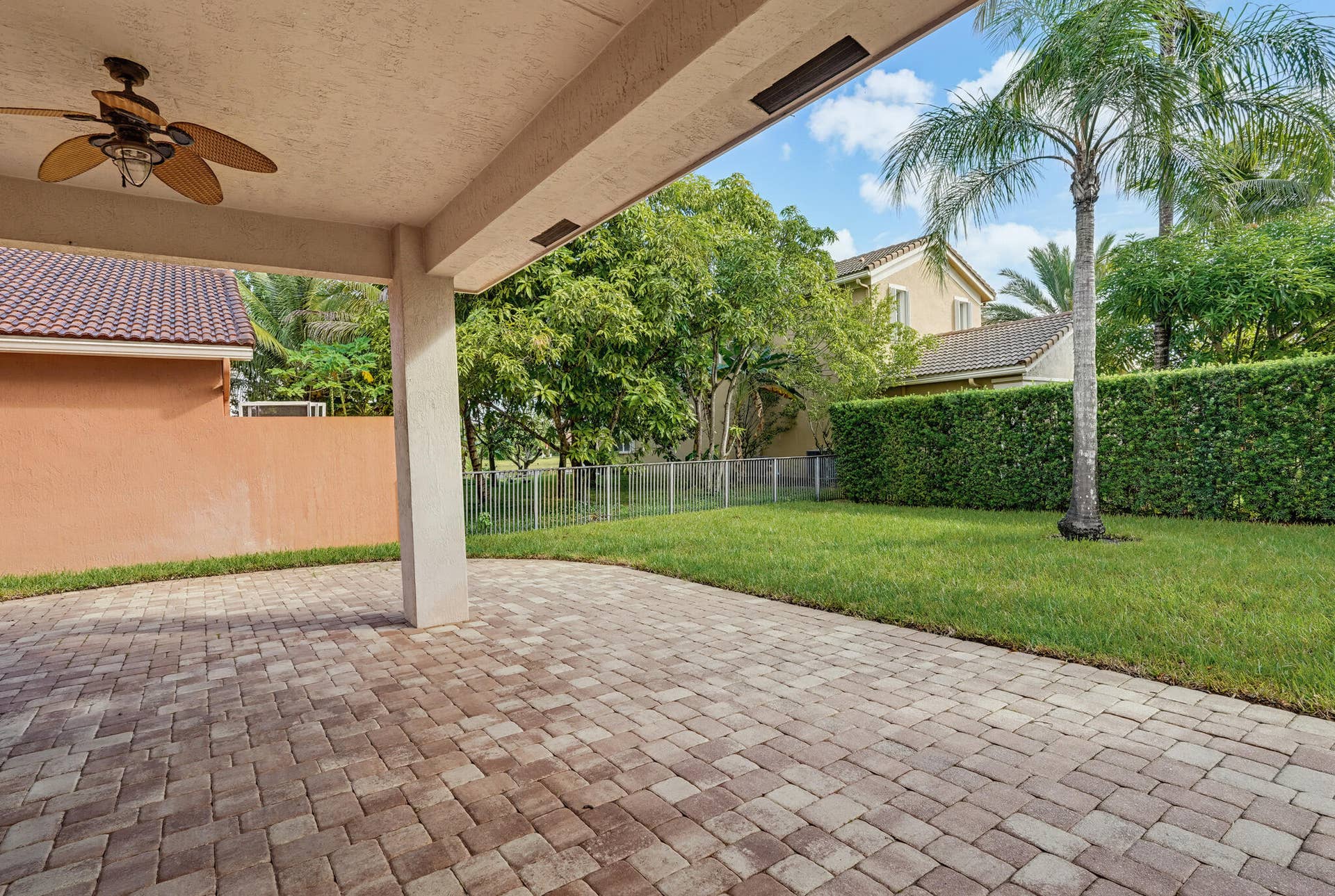 122 SARONA Circle, Royal Palm Beach, FL 33411 DSC08249