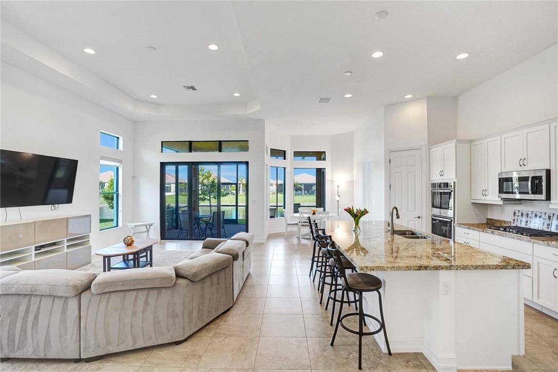 9567 KARLBERG Way, Parkland, FL 33076 Open space very bright