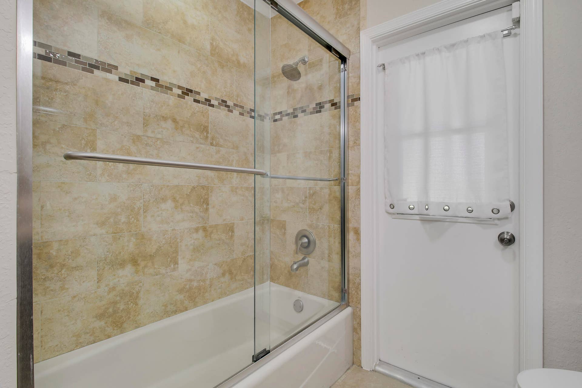 1209 SW 25TH Avenue, Boynton Beach, FL 33426 Glass Enclosure
