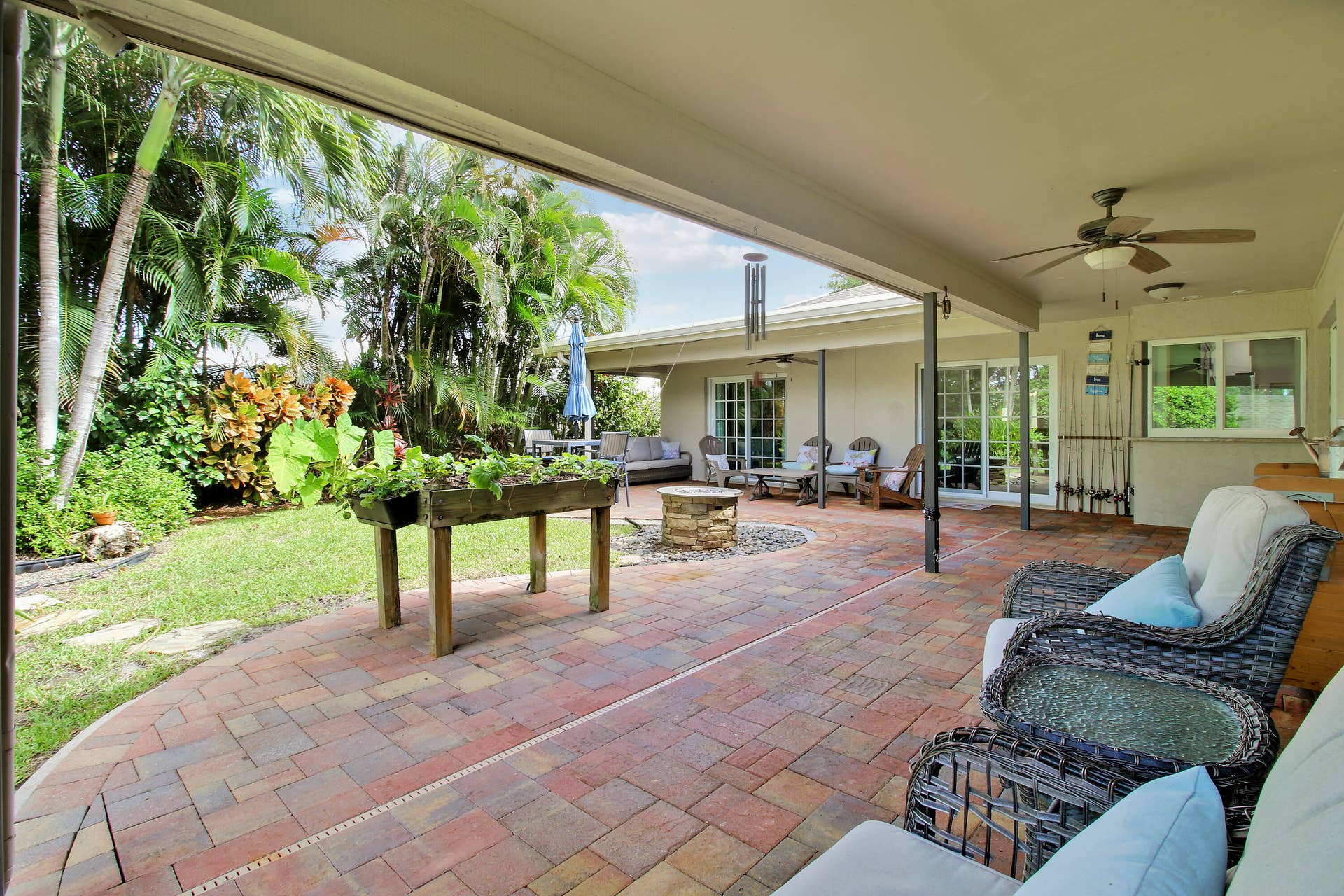 1209 SW 25TH Avenue, Boynton Beach, FL 33426 Covered Patio