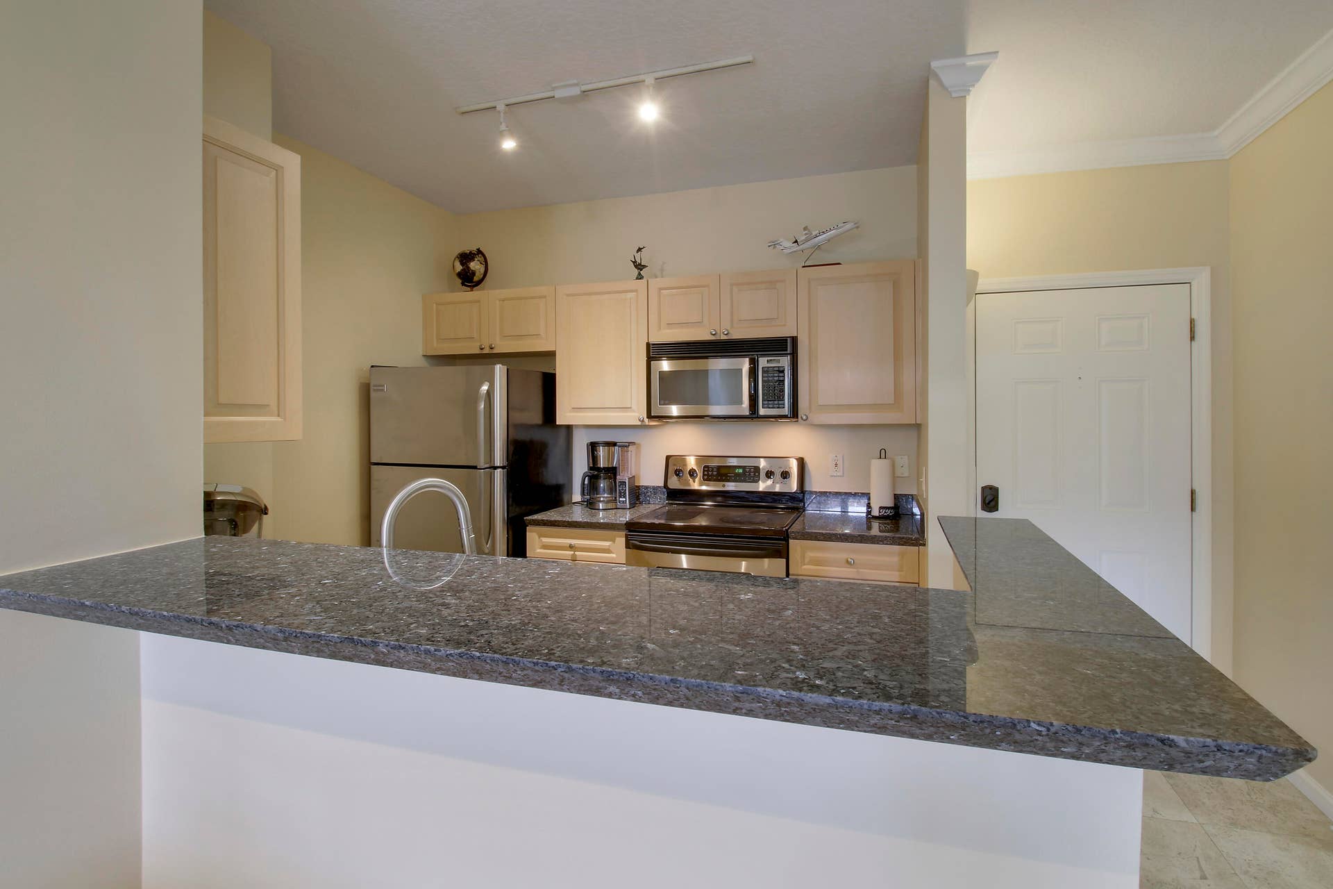 580 S SAPODILLA Avenue, #305, West Palm Beach, FL 33401 House 3-10