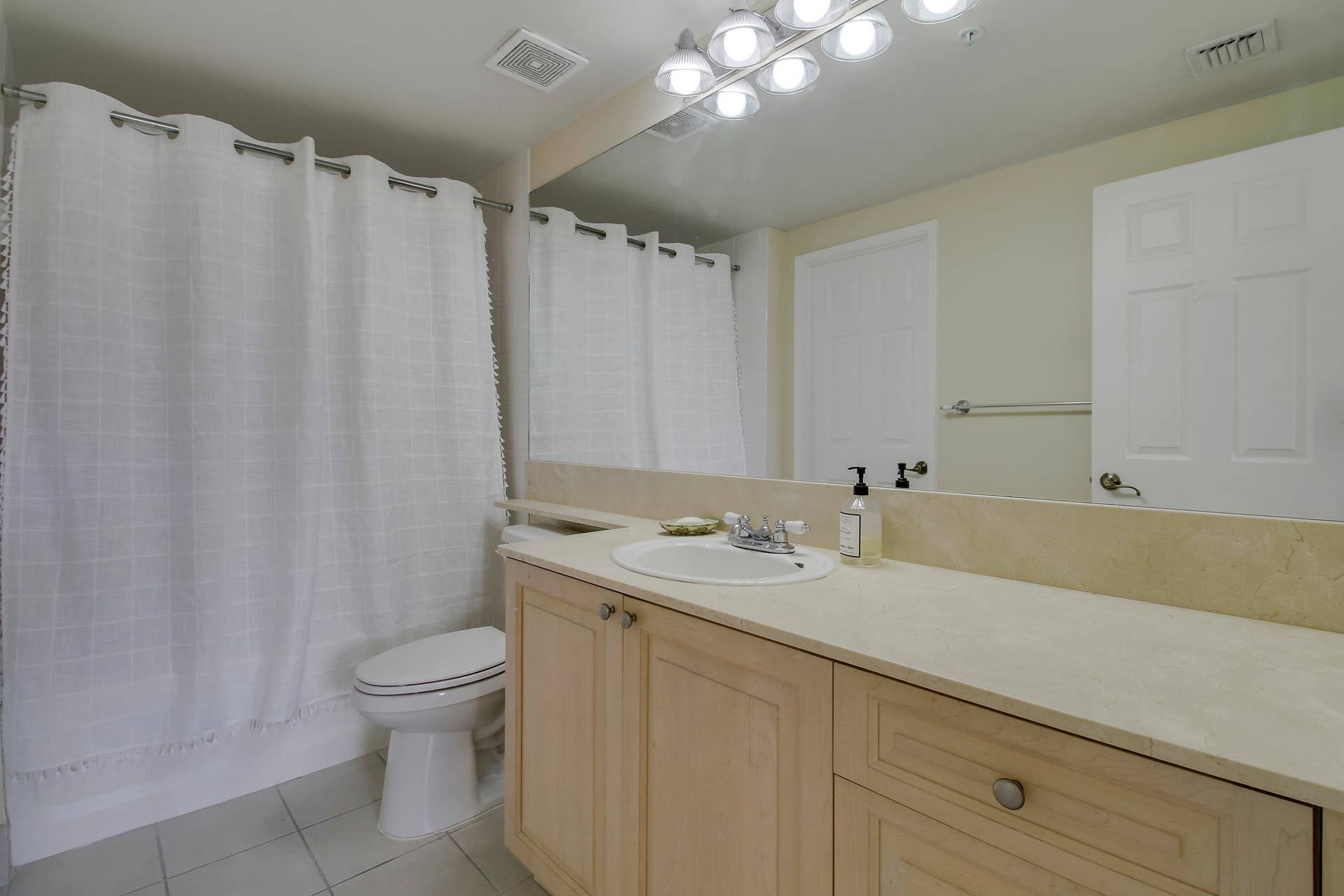 580 S SAPODILLA Avenue, #305, West Palm Beach, FL 33401 House 3-4