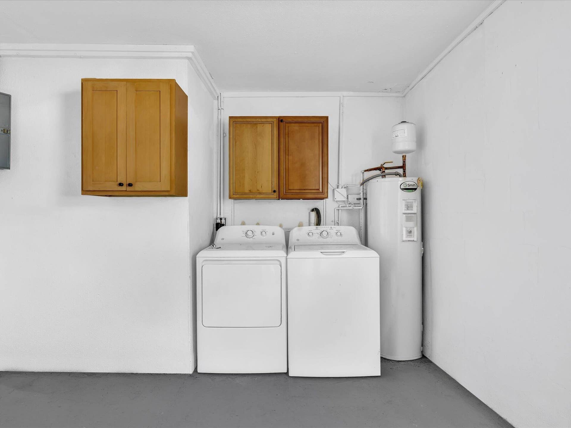 467 Alice Drive, Melbourne, FL 32935 Laundry in Garage