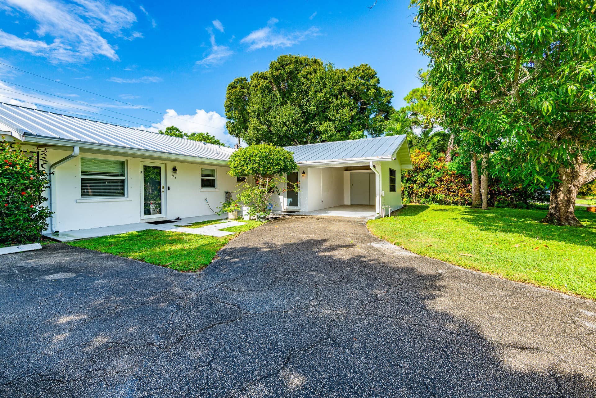 323 W Conference Drive W, #Unit B, Boca Raton, FL 33486 323-3