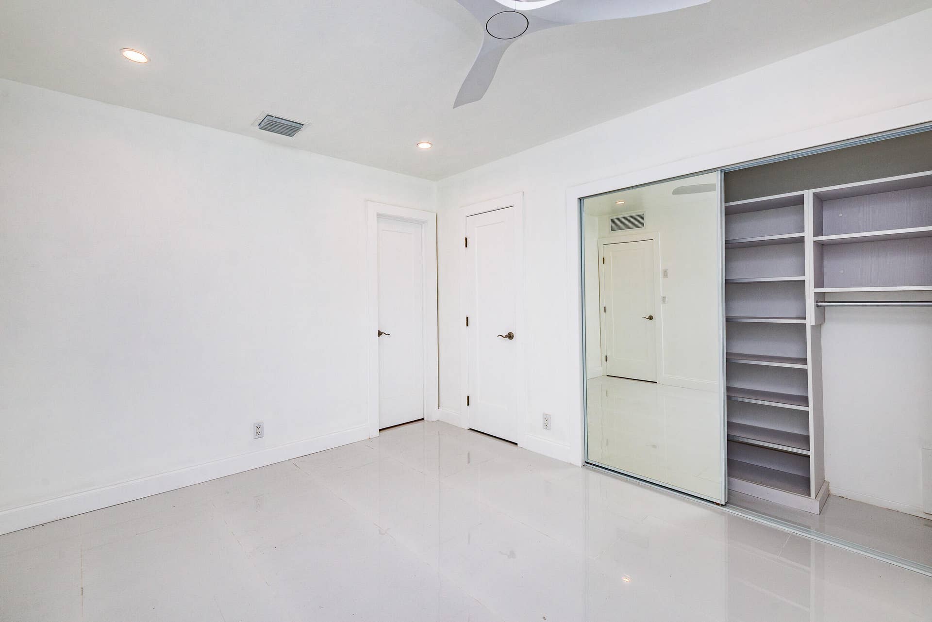 323 W Conference Drive W, #Unit B, Boca Raton, FL 33486 323-27
