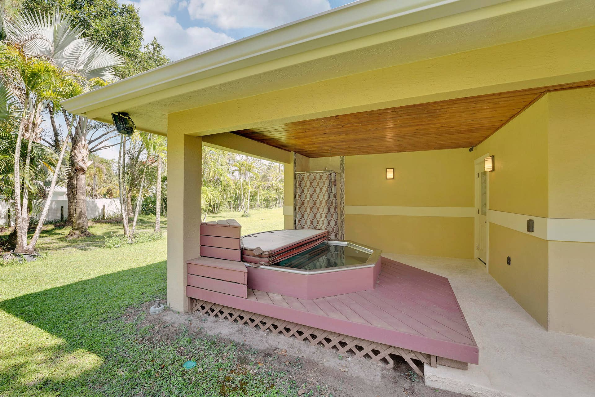 12263 SANDY Run, Jupiter, FL 33478 Stainless Spa / Outdoor Shower