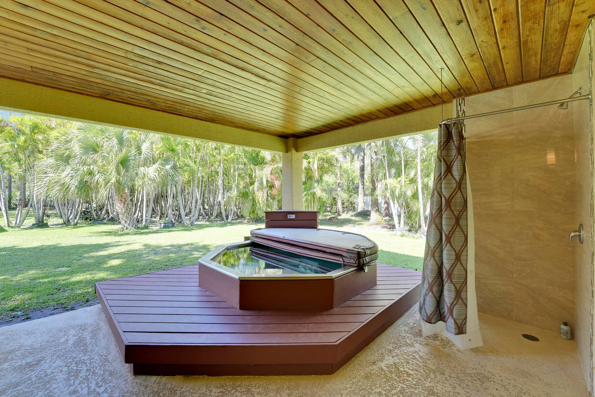 12263 SANDY Run, Jupiter, FL 33478 Stainless Spa / Outdoor Shower