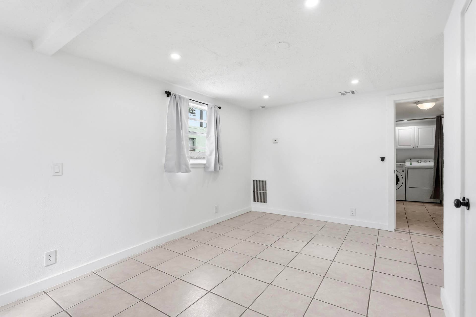 629 SE 4th Avenue, #Back, Delray Beach, FL 33483 Front room/iiving room/Bed 2