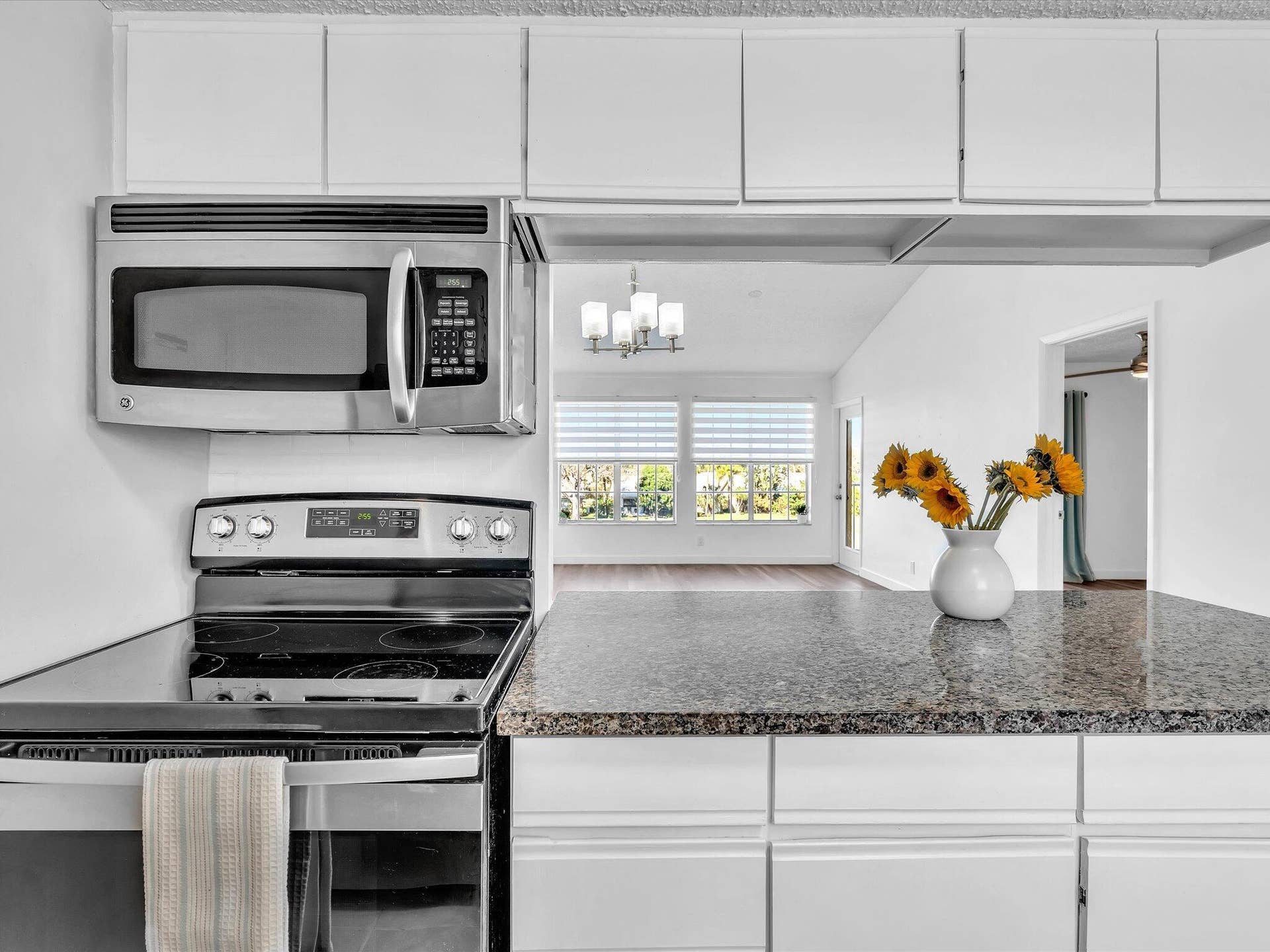 6284 LA COSTA Drive, #K, Boca Raton, Boca Raton, FL 33433 Microwave & Full Size Oven