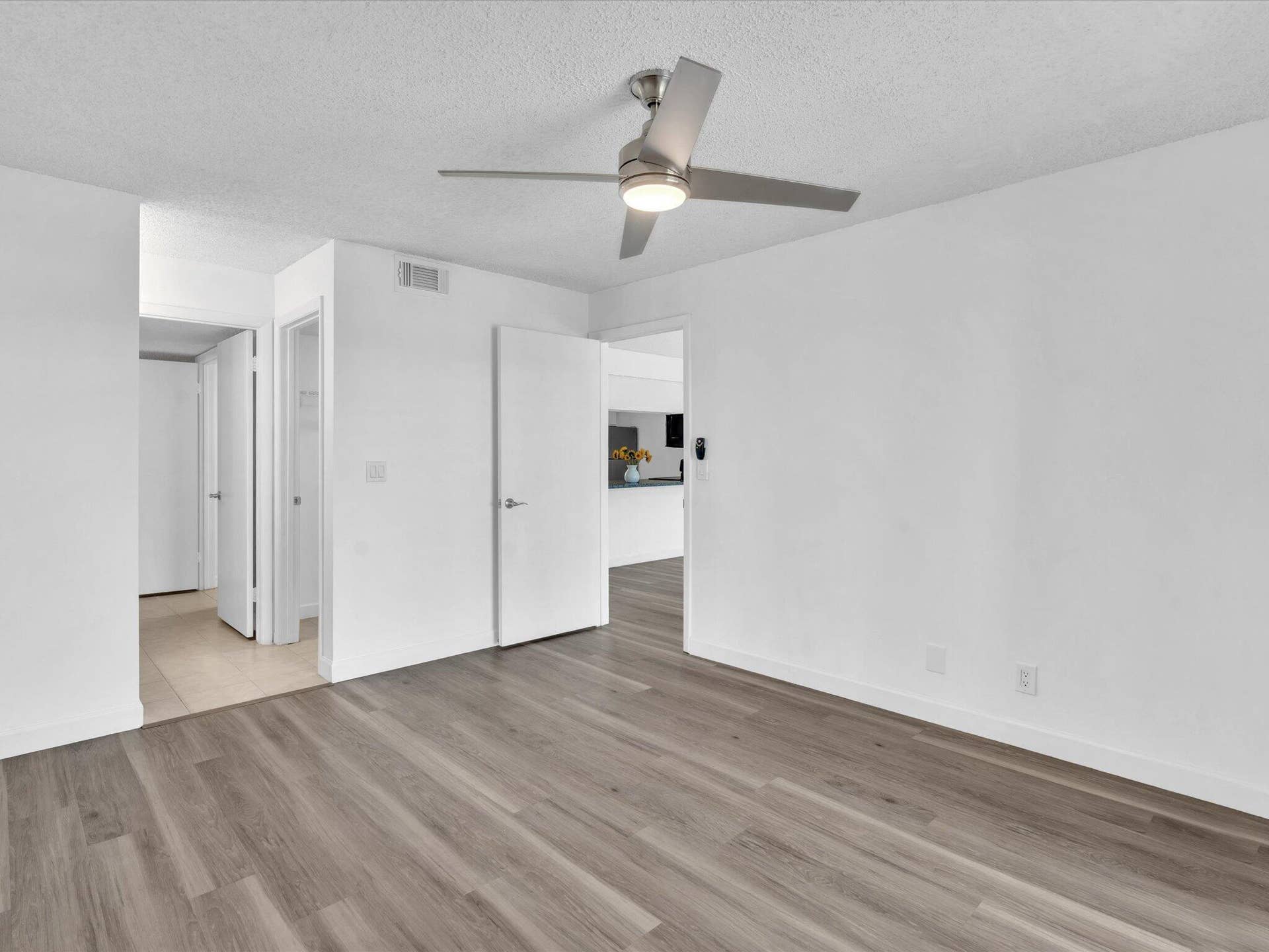 6284 LA COSTA Drive, #K, Boca Raton, Boca Raton, FL 33433 En-Suite Bath w/Guest Entrance too