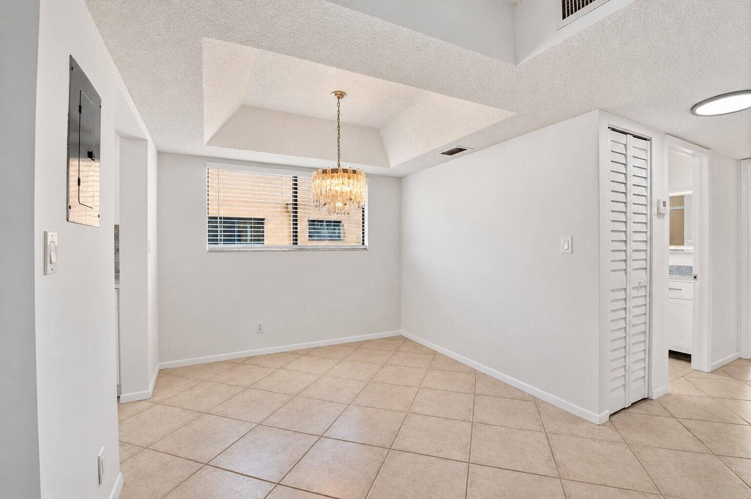 15216 LAKES OF DELRAY Boulevard, #154, Delray Beach, FL 33484 Bright Empty Condo Dining Nook