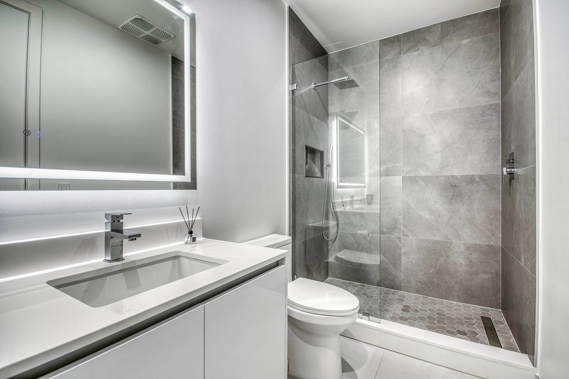 Bedroom 2 Ensuite Bath