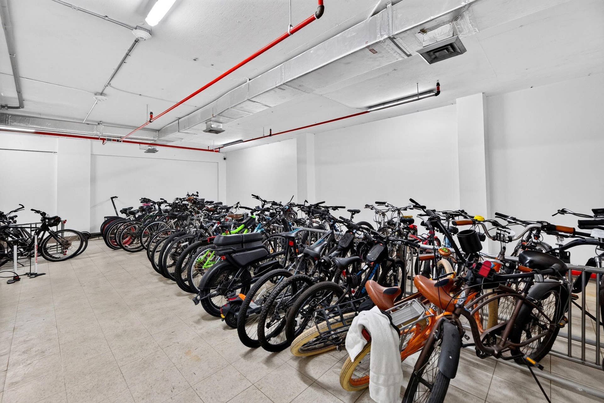 340 SUNSET Drive, #1809, Fort Lauderdale, FL 33301 72-web-or-mls-Bike room