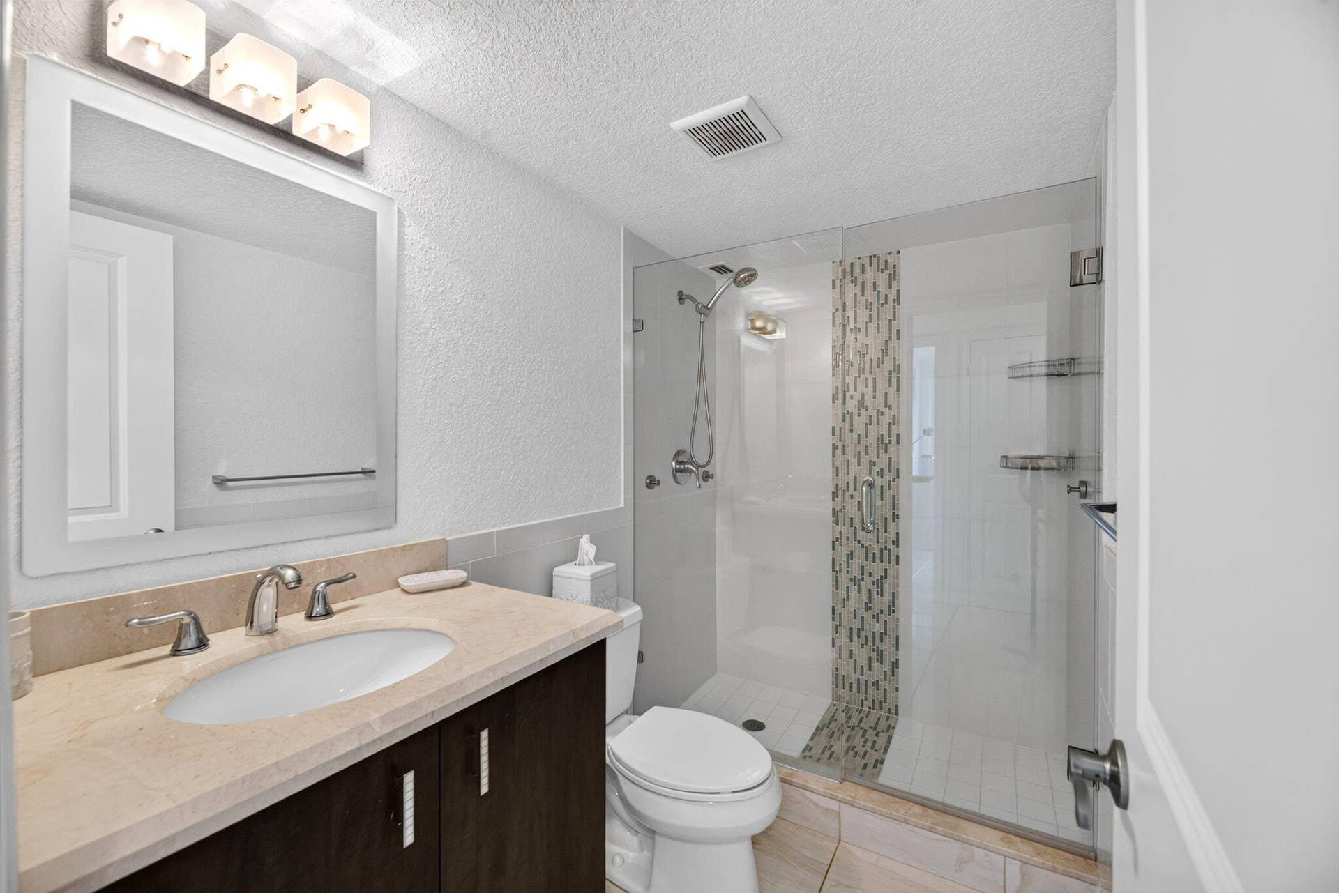 340 SUNSET Drive, #1809, Fort Lauderdale, FL 33301 55-web-or-mls-Guest bath 1