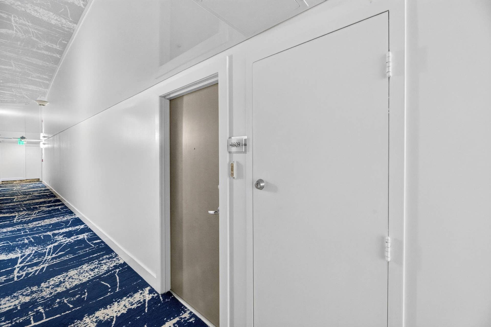 340 SUNSET Drive, #1809, Fort Lauderdale, FL 33301 58-web-or-mls-Unit Entrance