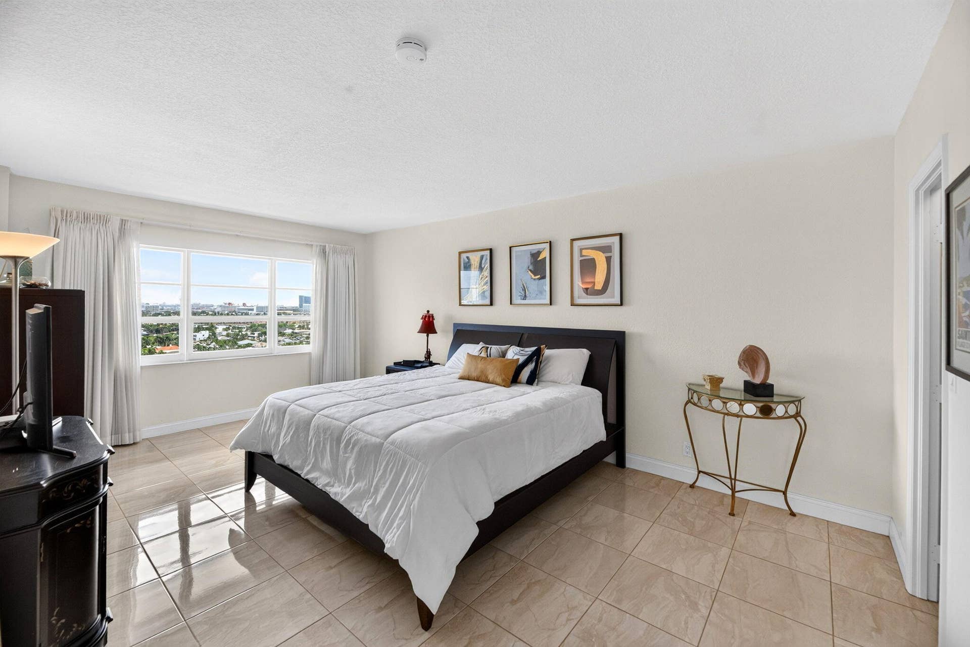 340 SUNSET Drive, #1809, Fort Lauderdale, FL 33301 37-web-or-mls-Primary bedroom 1