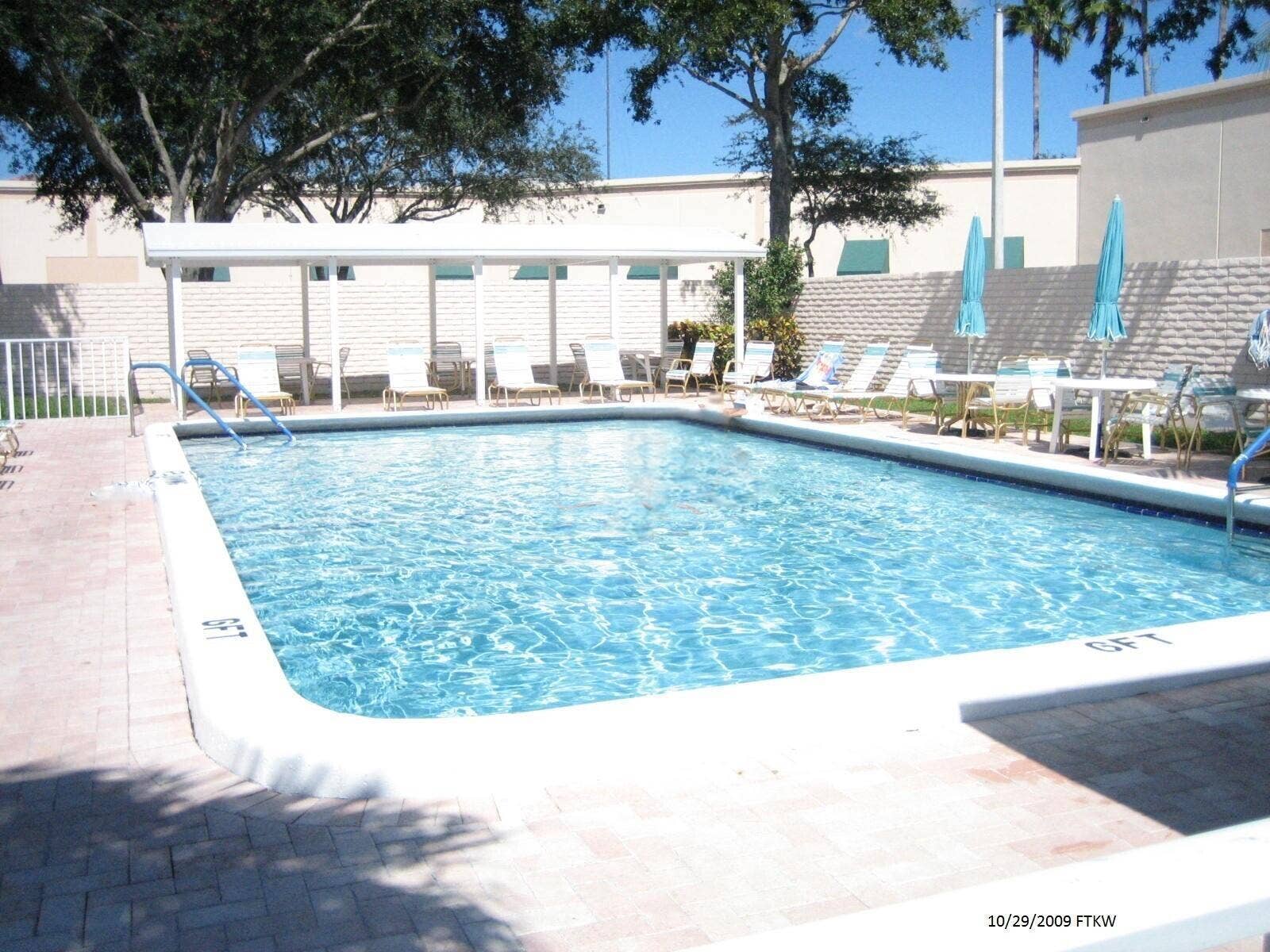 West Lakes Pool