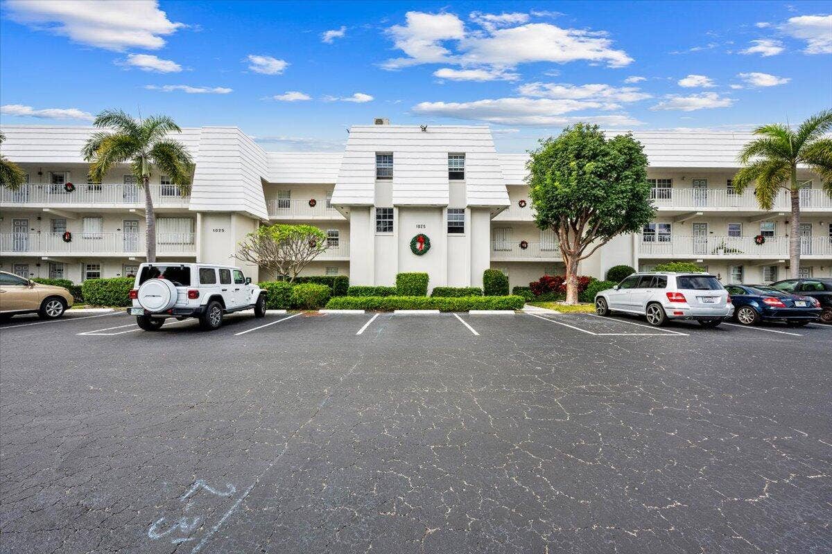 1025 Sugar Sands Boulevard, #Unit 261, Riviera Beach, FL 33404 01-LUX_2067 - Copy - Copy